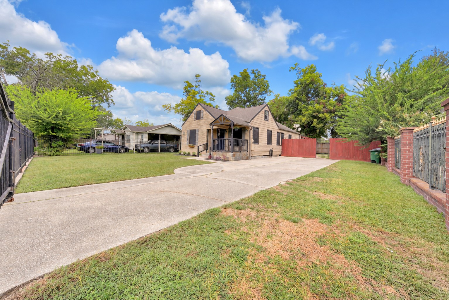 Listing photo 3