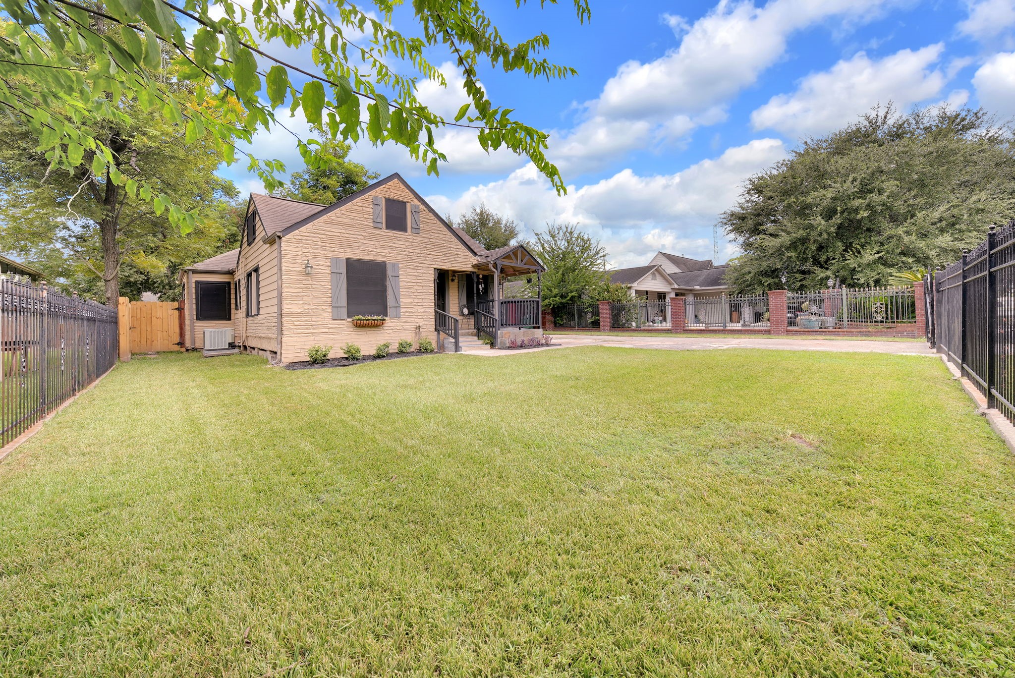 Listing photo 4