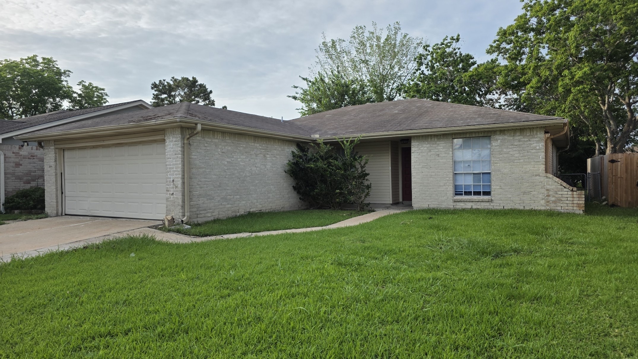 Listing photo 1
