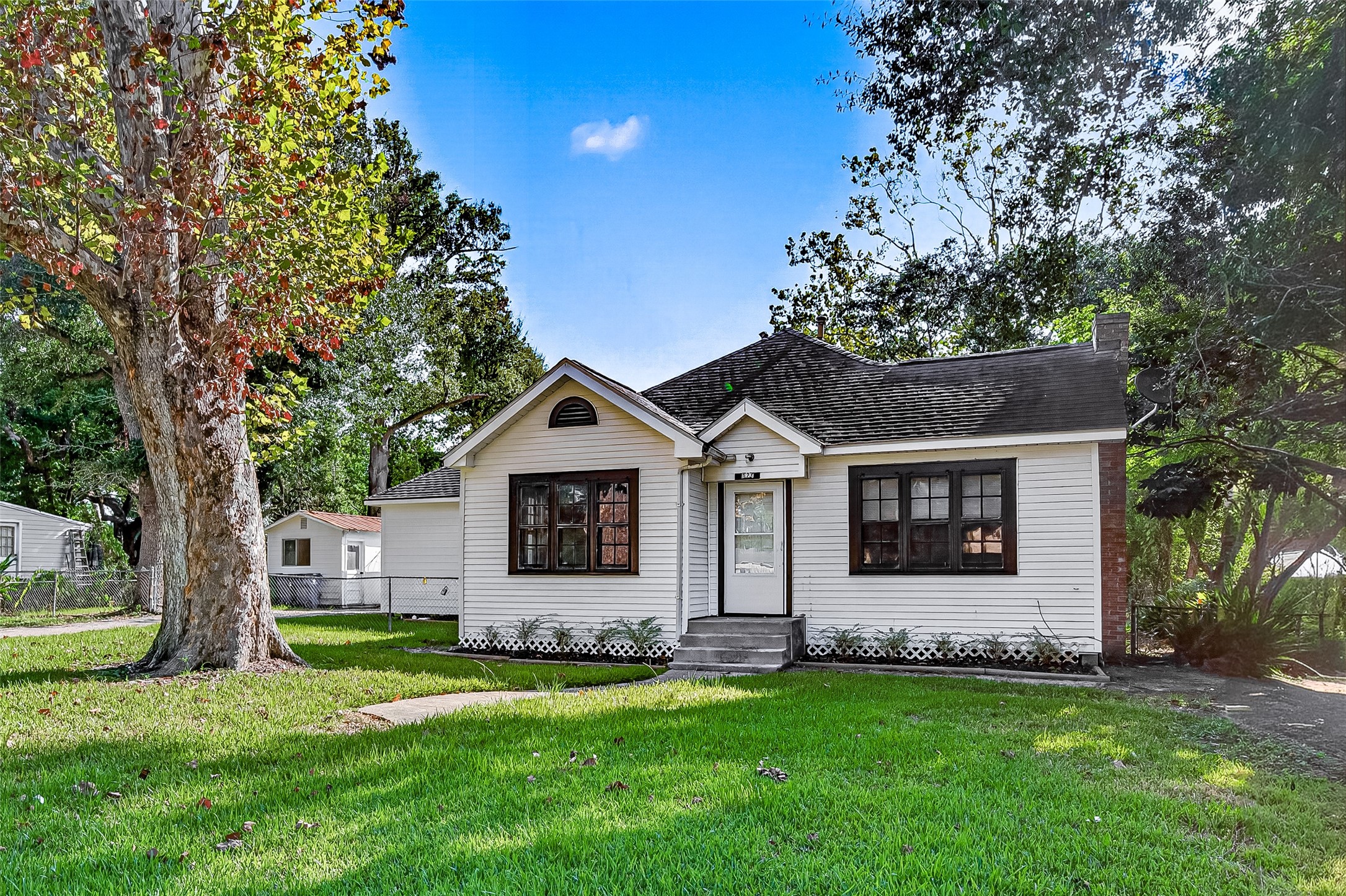 Listing photo 1