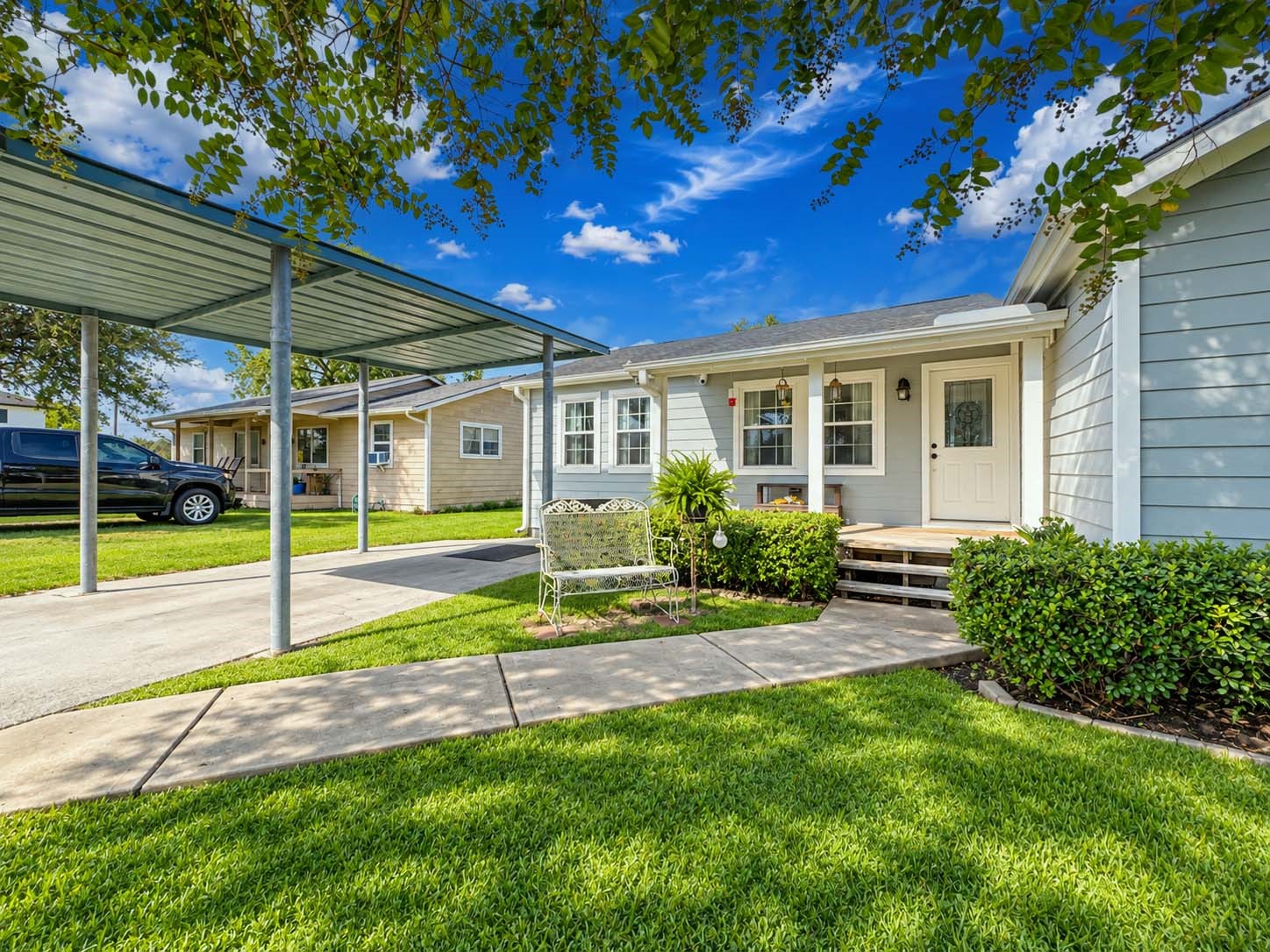 Listing photo 3