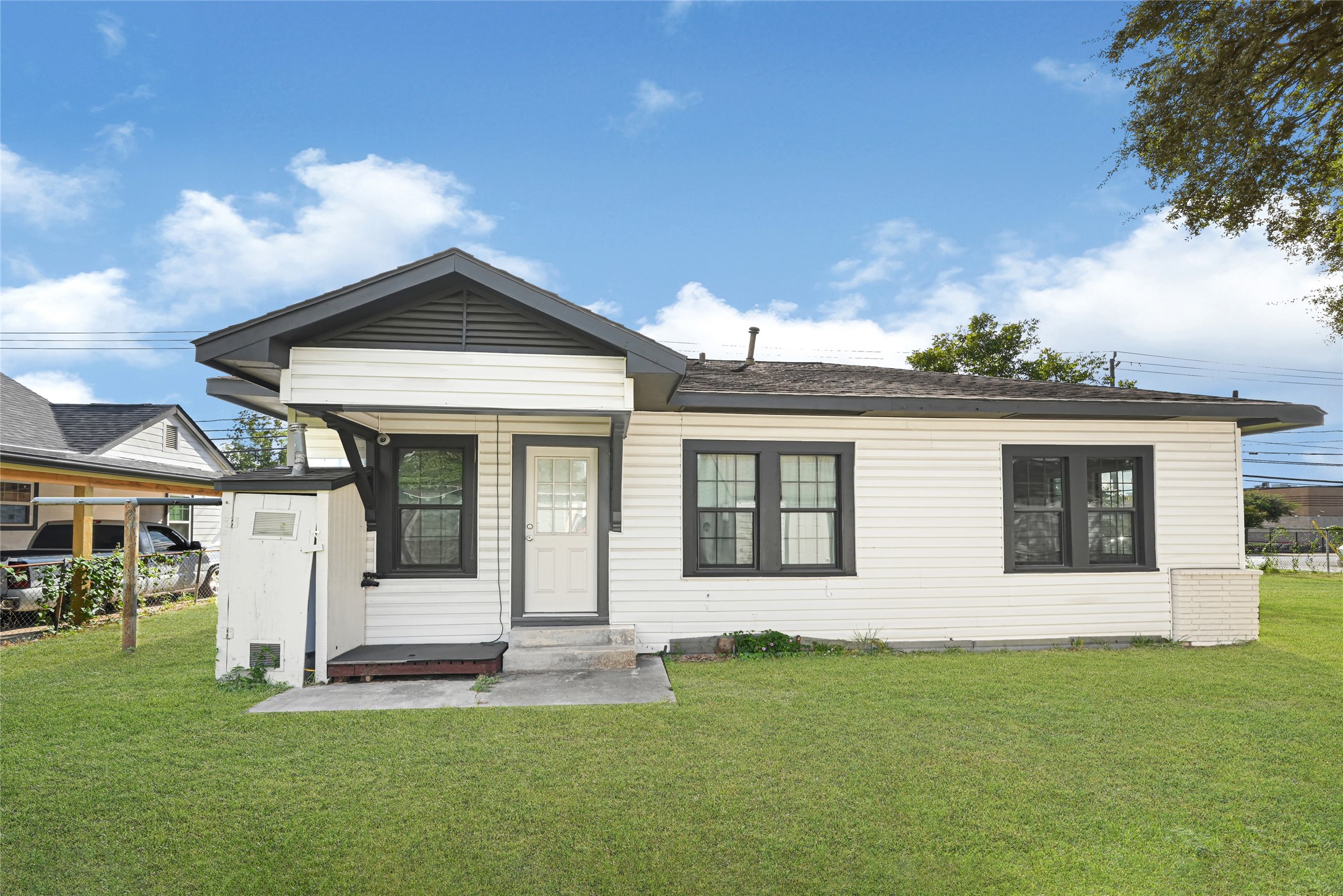 Listing photo 1