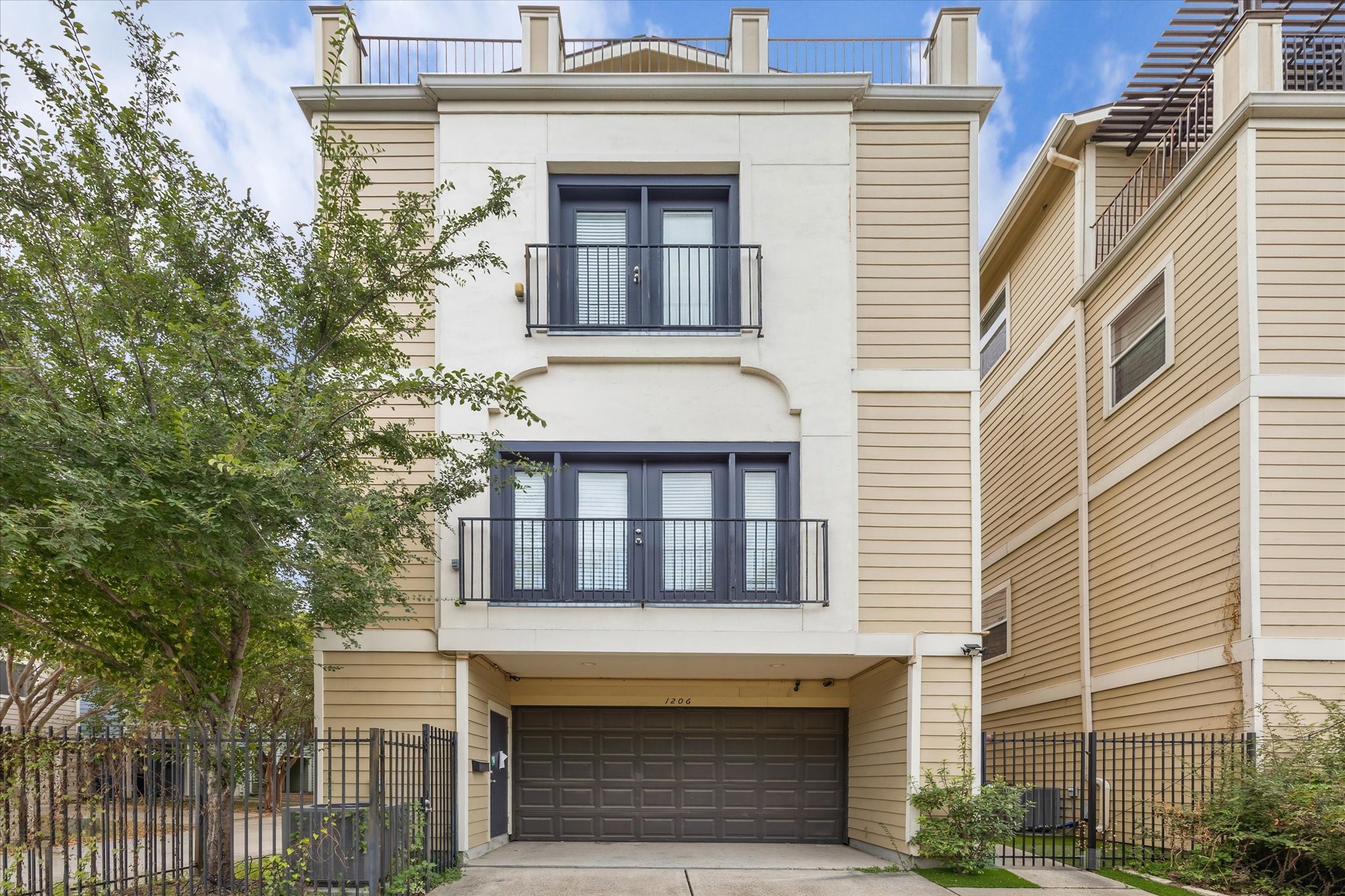 Listing photo 1