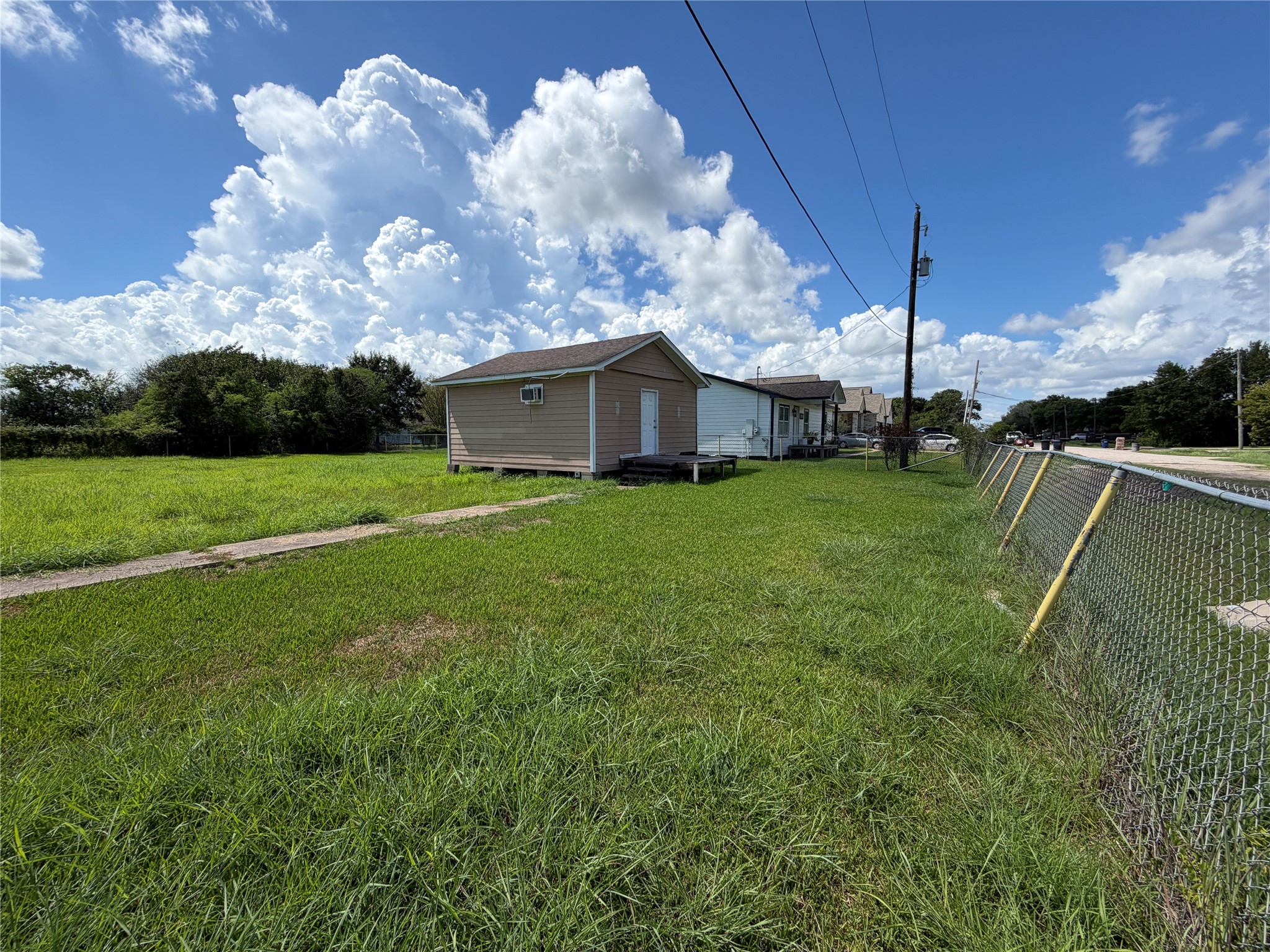 Listing photo 3