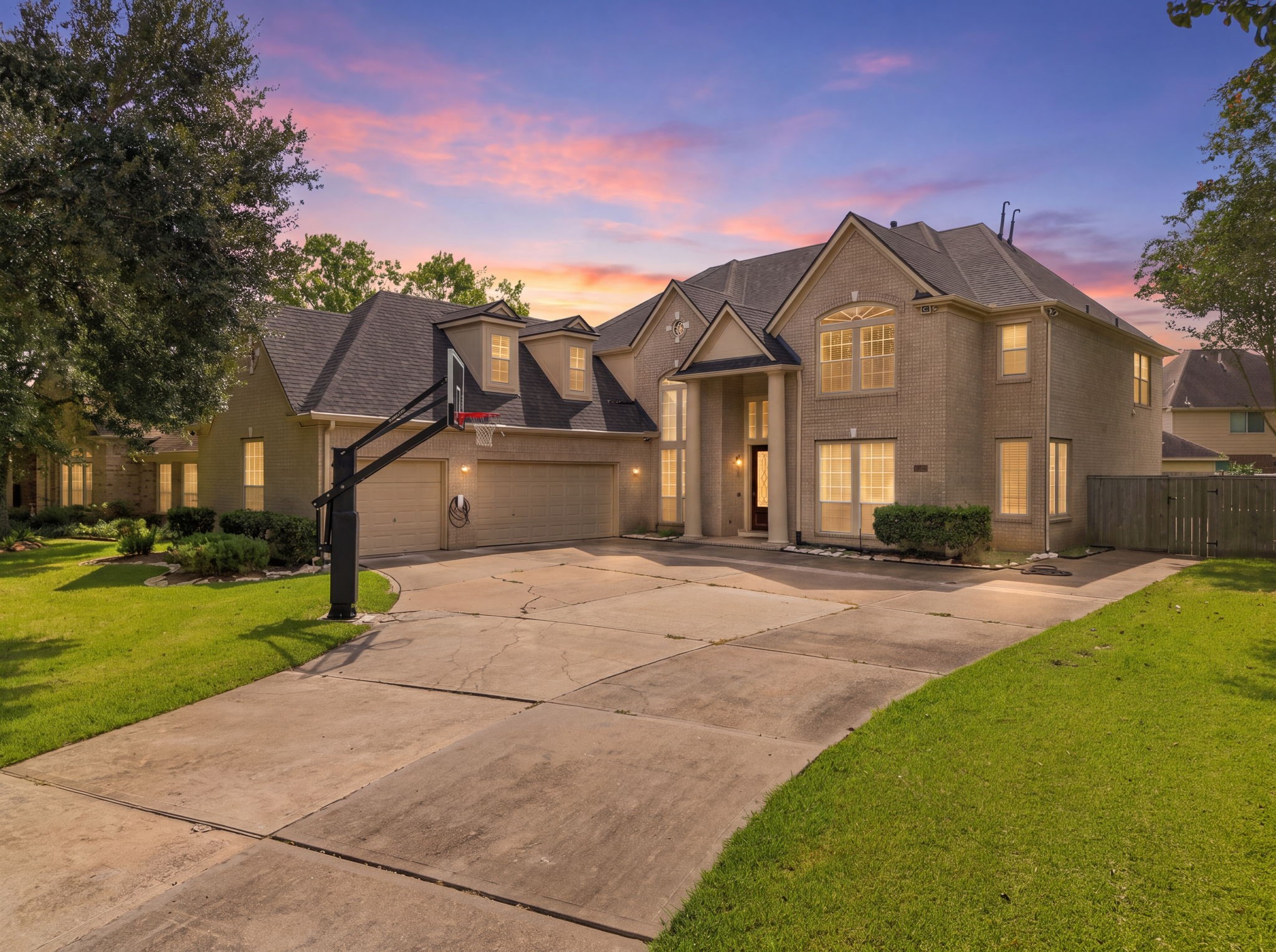 7610 Northwoods Drive