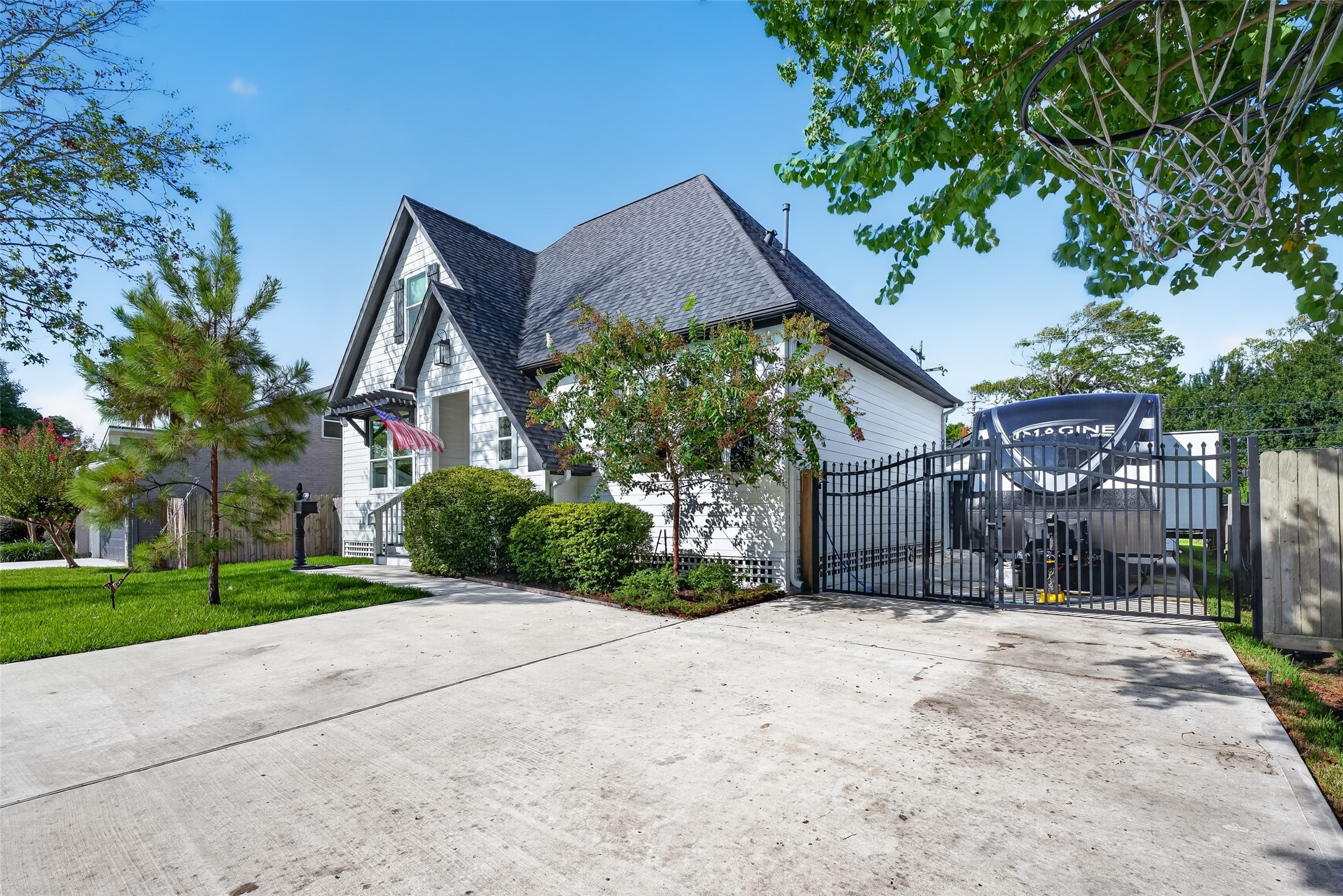 Listing photo 1