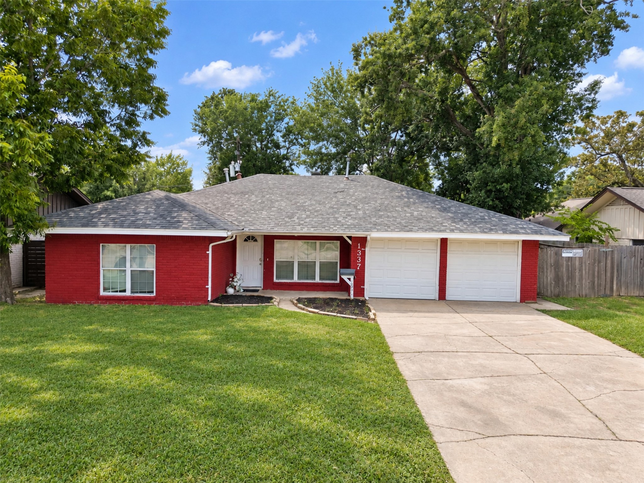 Listing photo 1