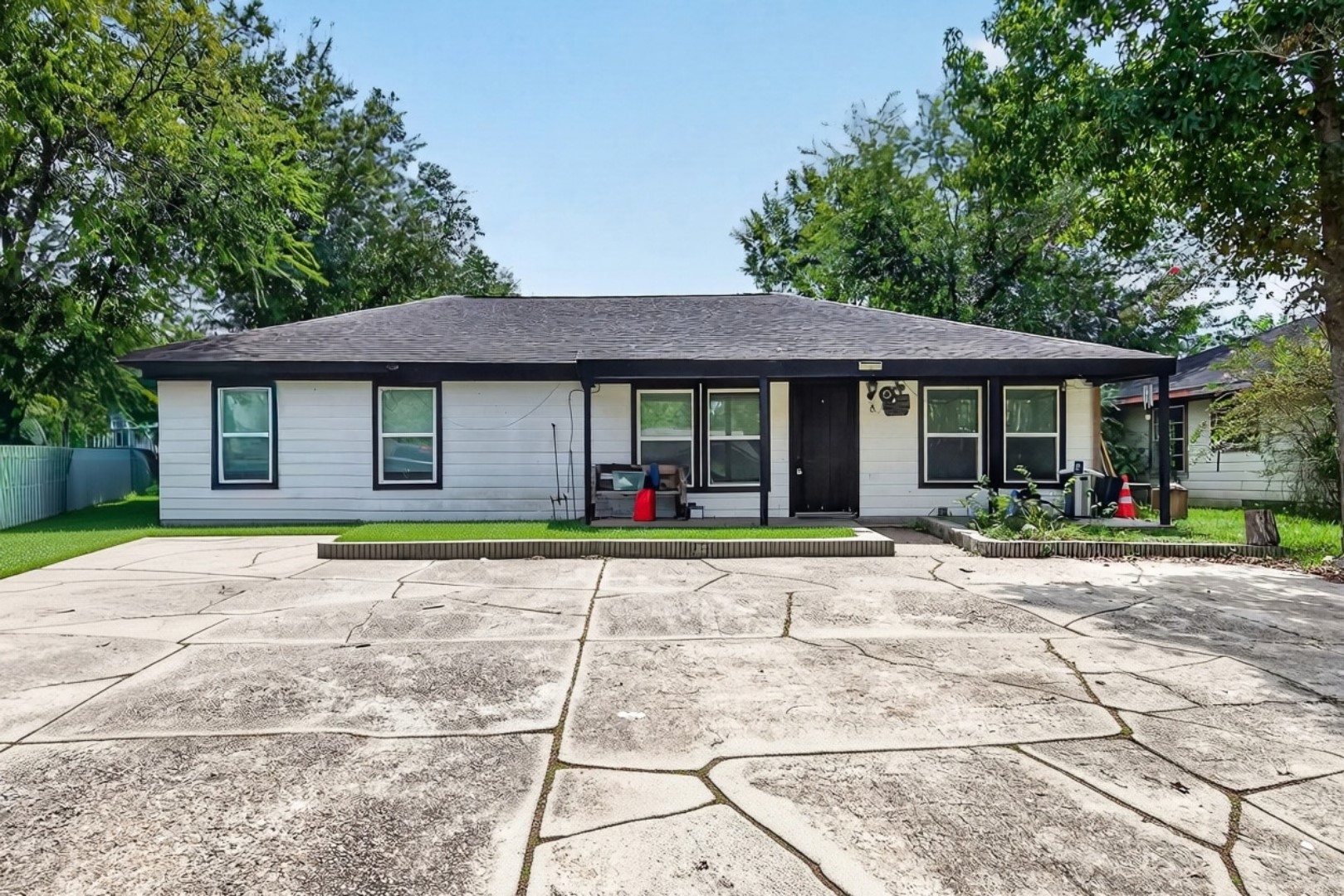Listing photo 1