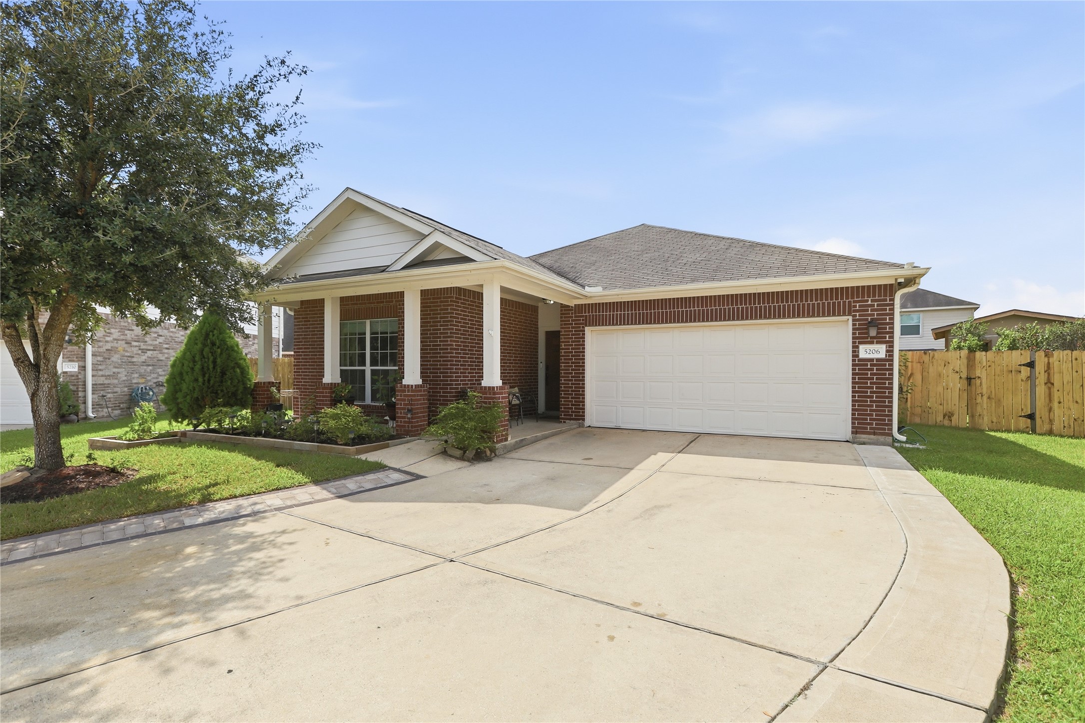 Listing photo 1