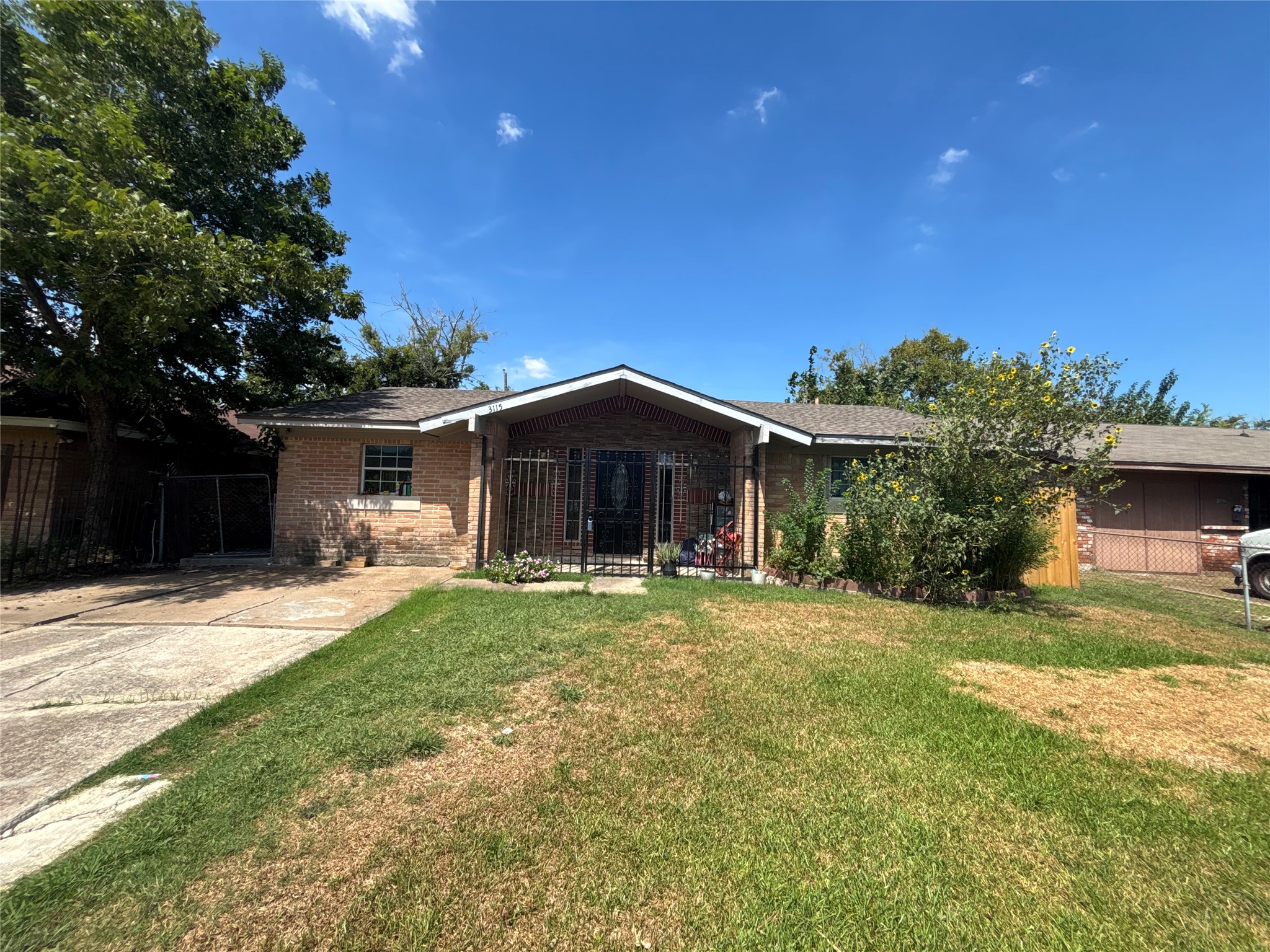 Listing photo 3