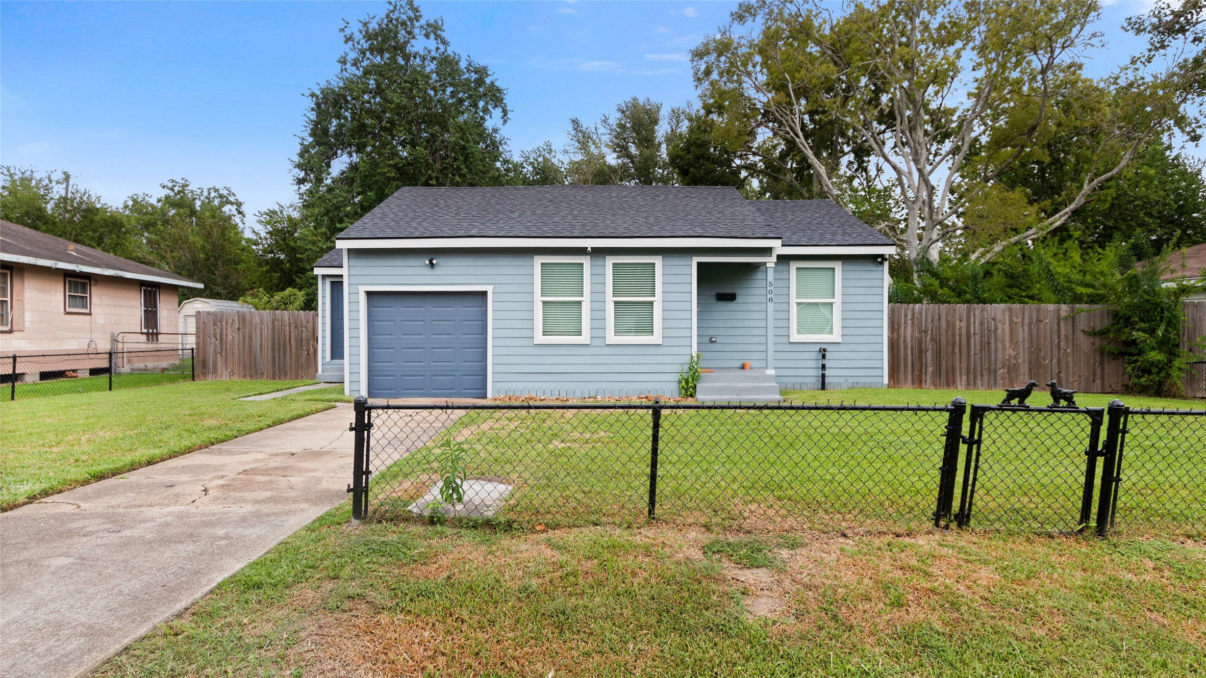Listing photo 2