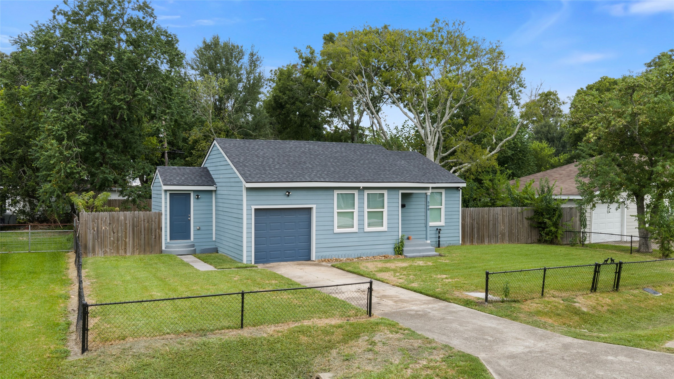 Listing photo 3
