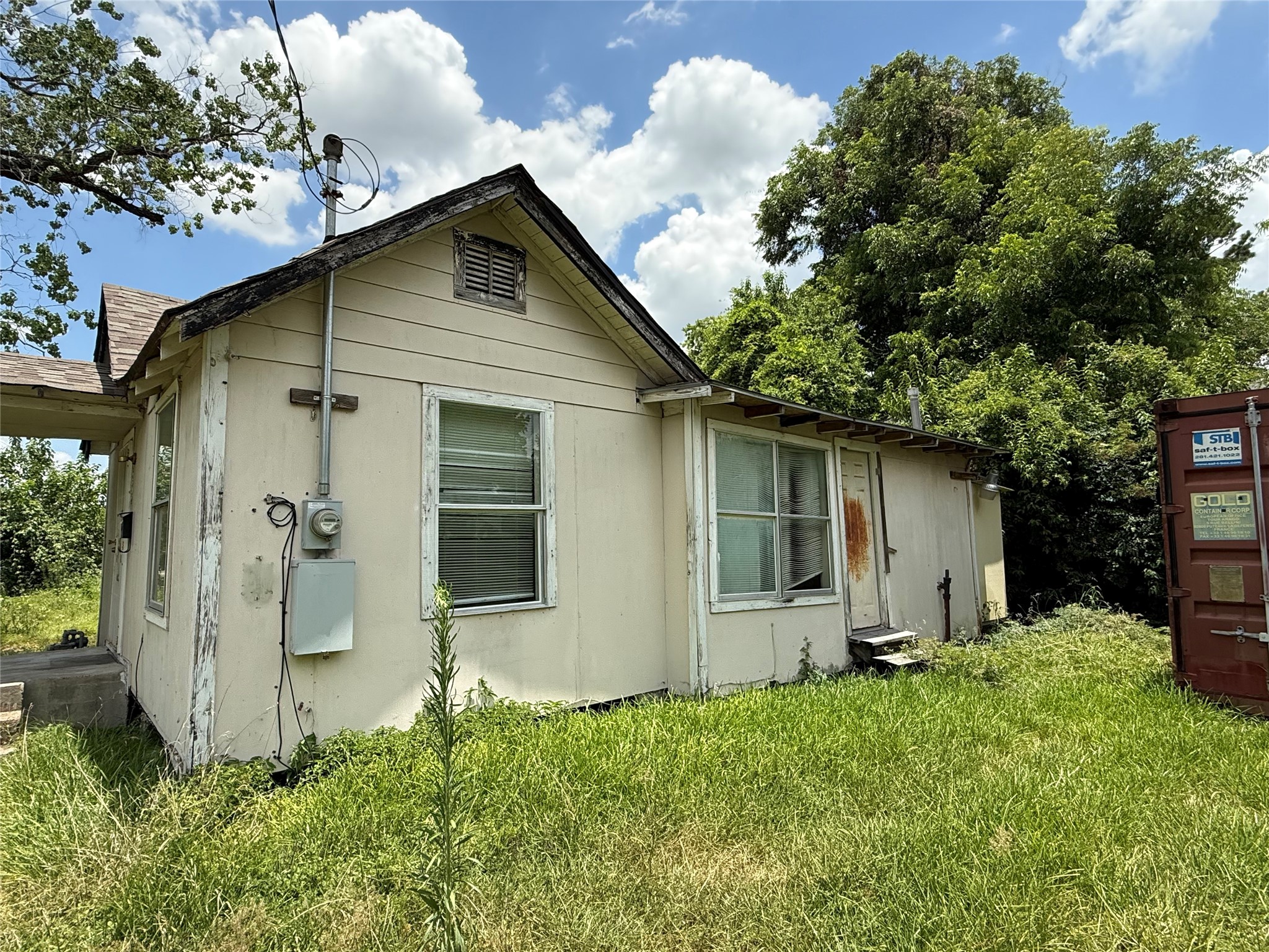 Listing photo 1