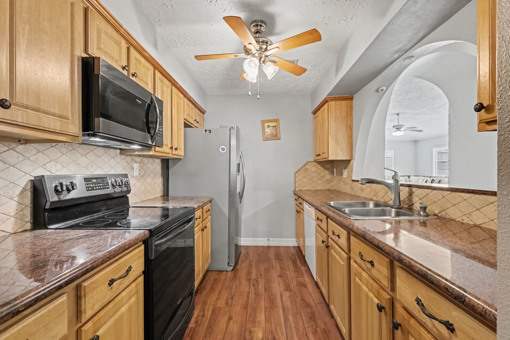Listing photo 2