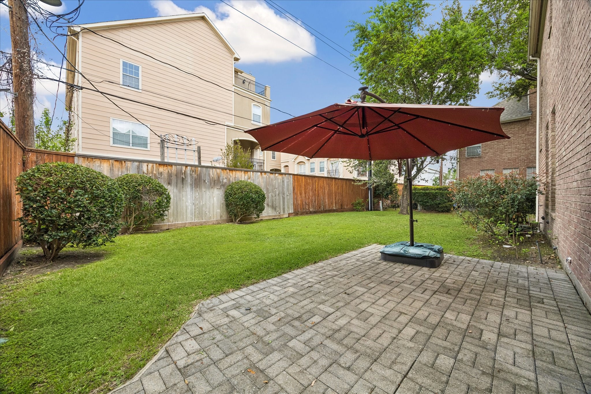 Listing photo 3