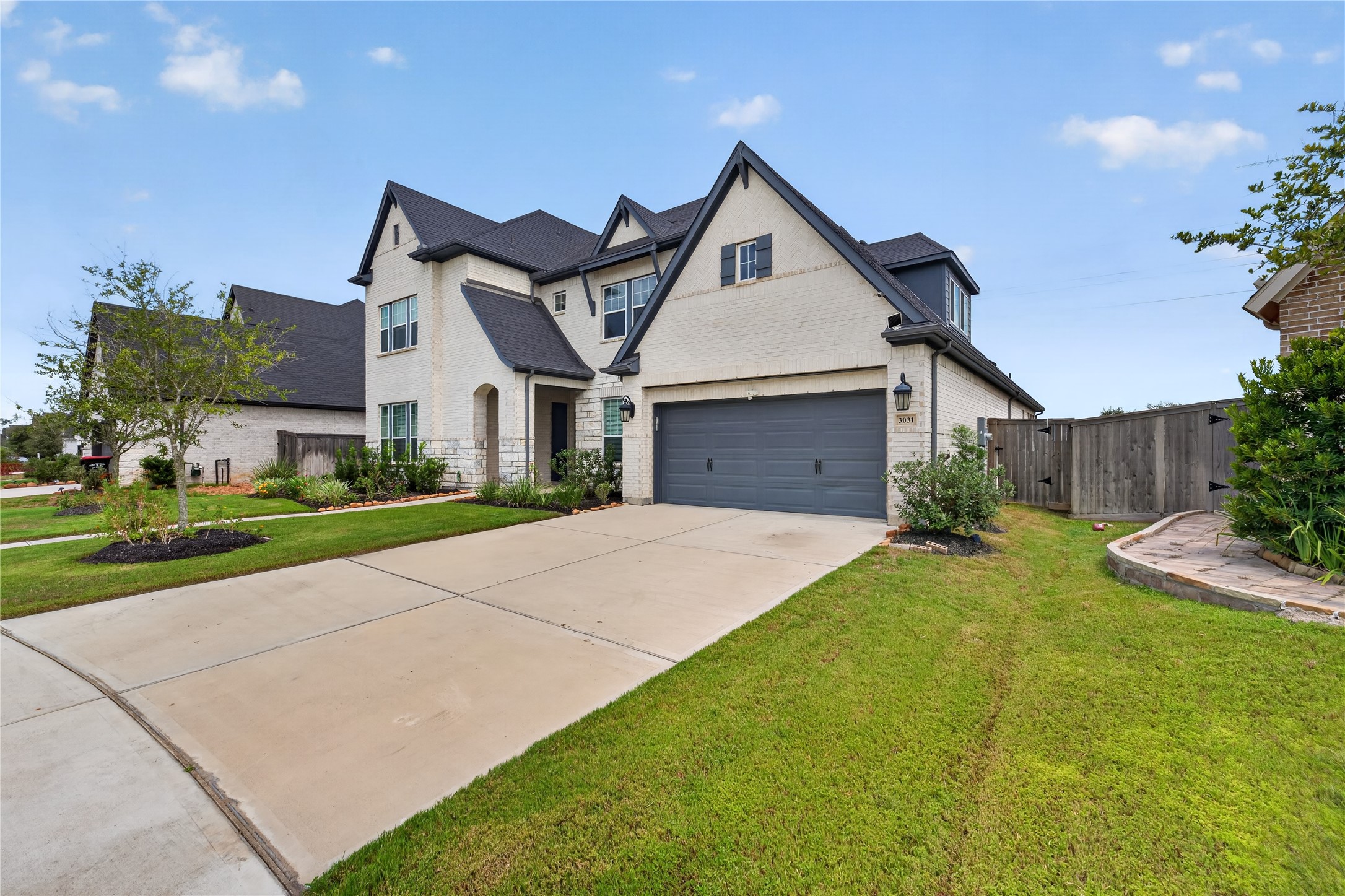 Listing photo 2