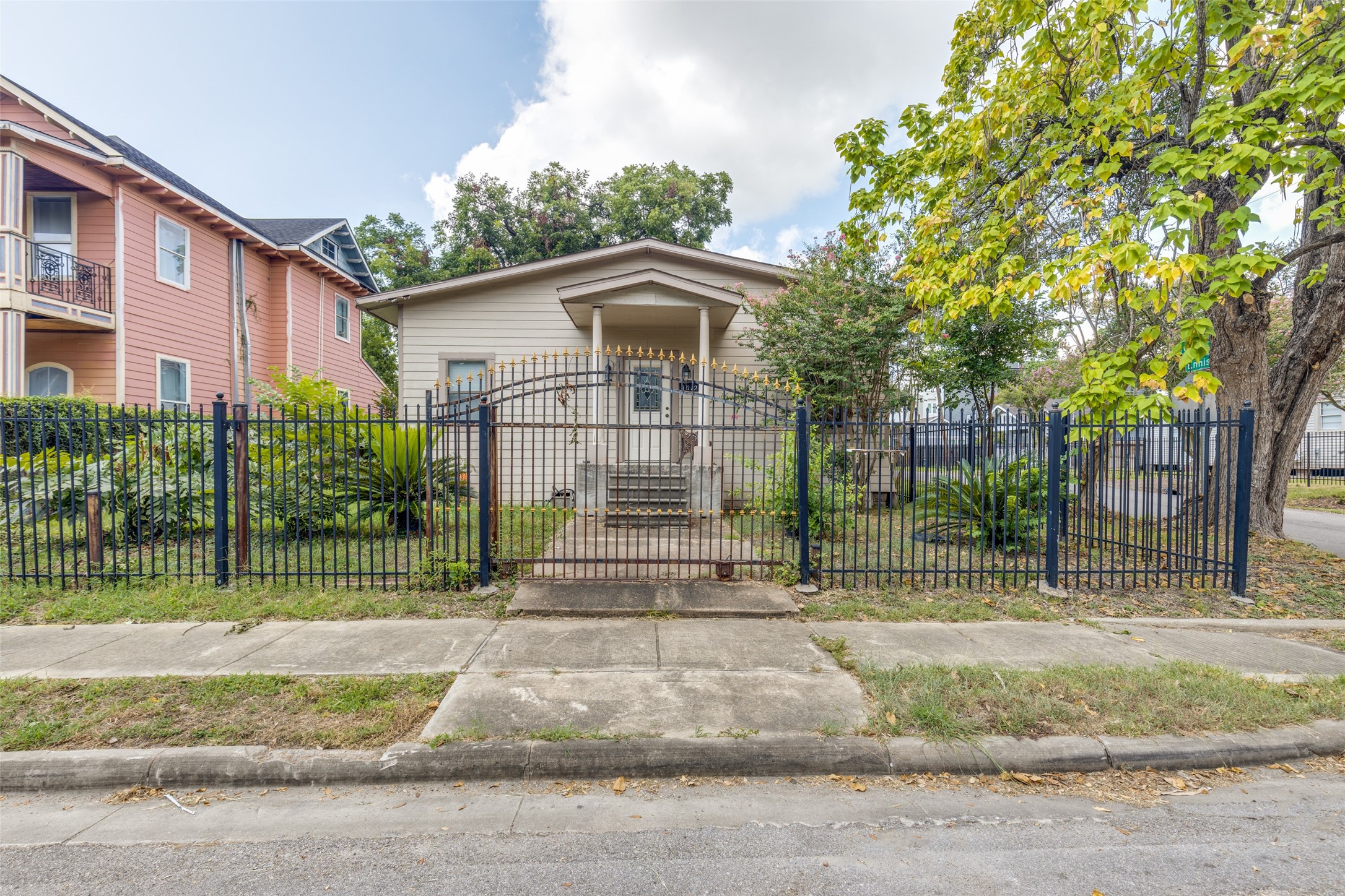 Listing photo 1