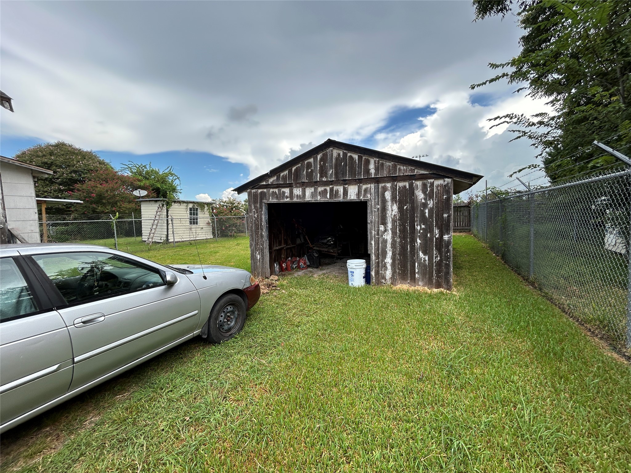 Listing photo 3