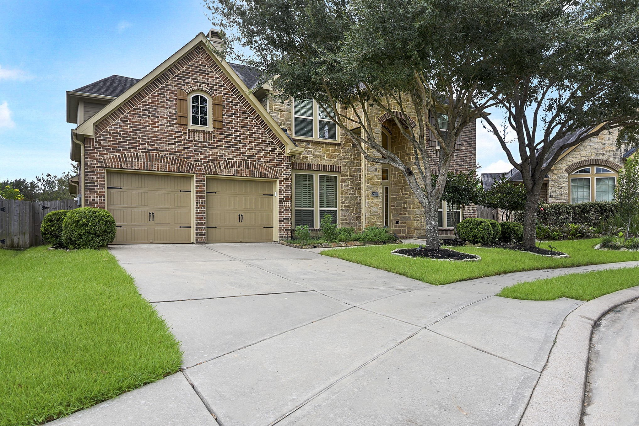 Listing photo 2