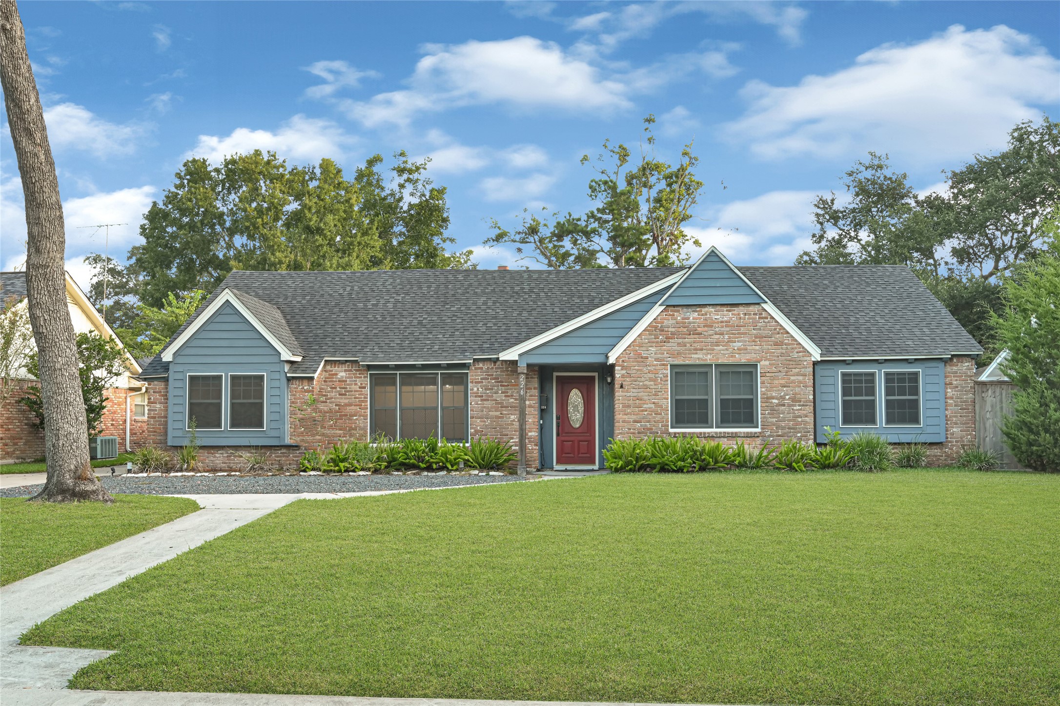 Listing photo 1