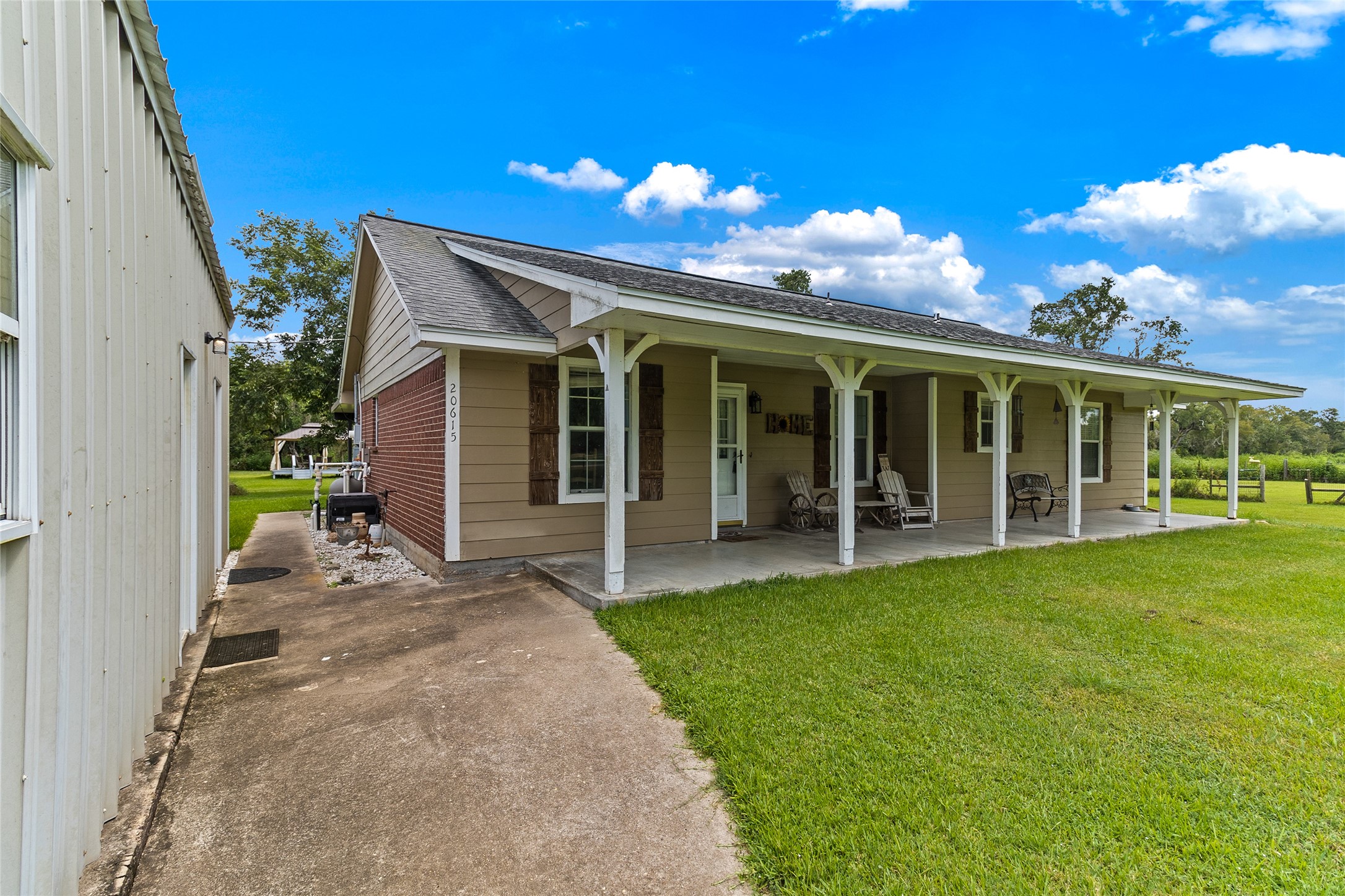 Listing photo 3