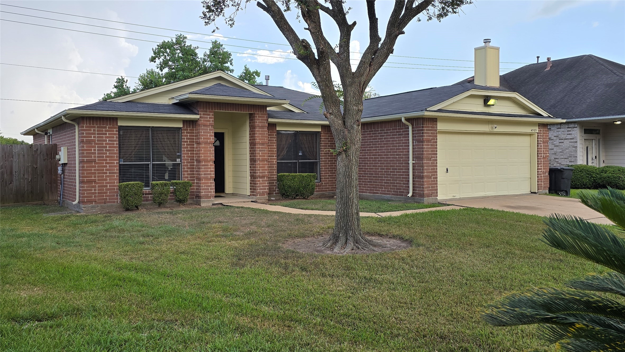 Listing photo 2
