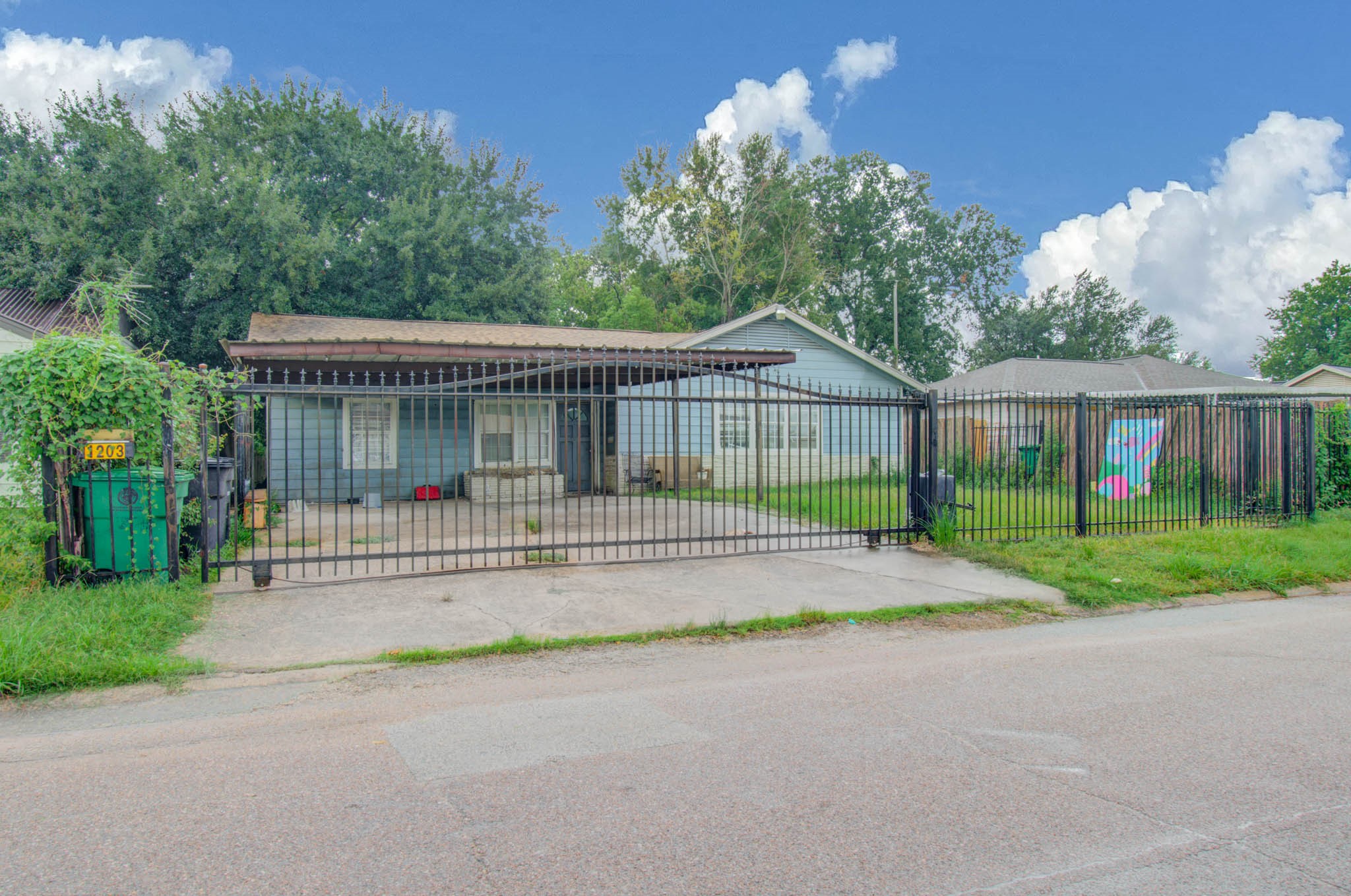 Listing photo 1