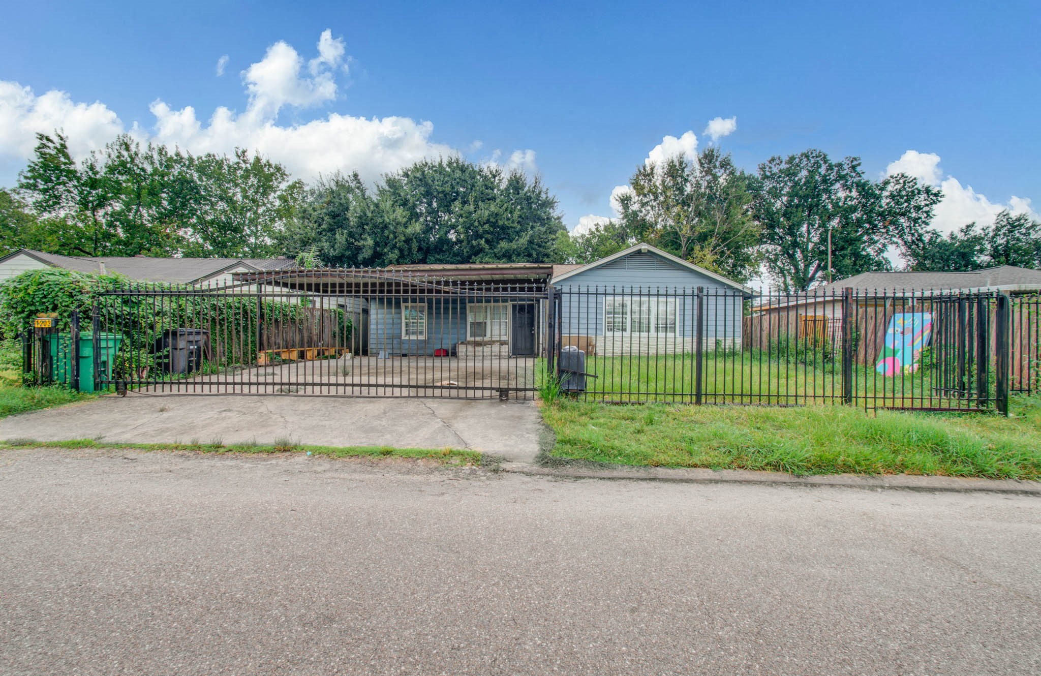 Listing photo 1