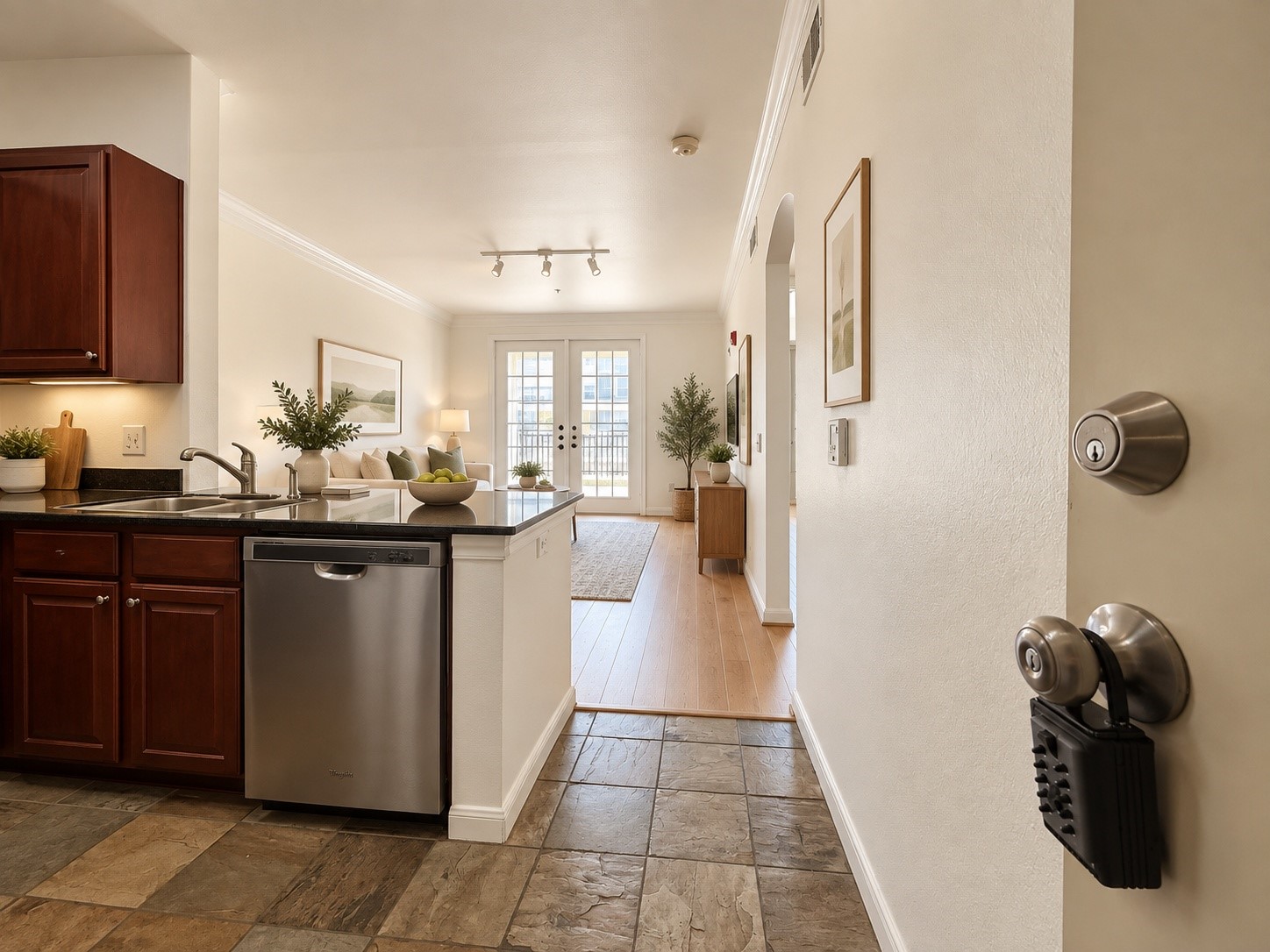 Listing photo 1