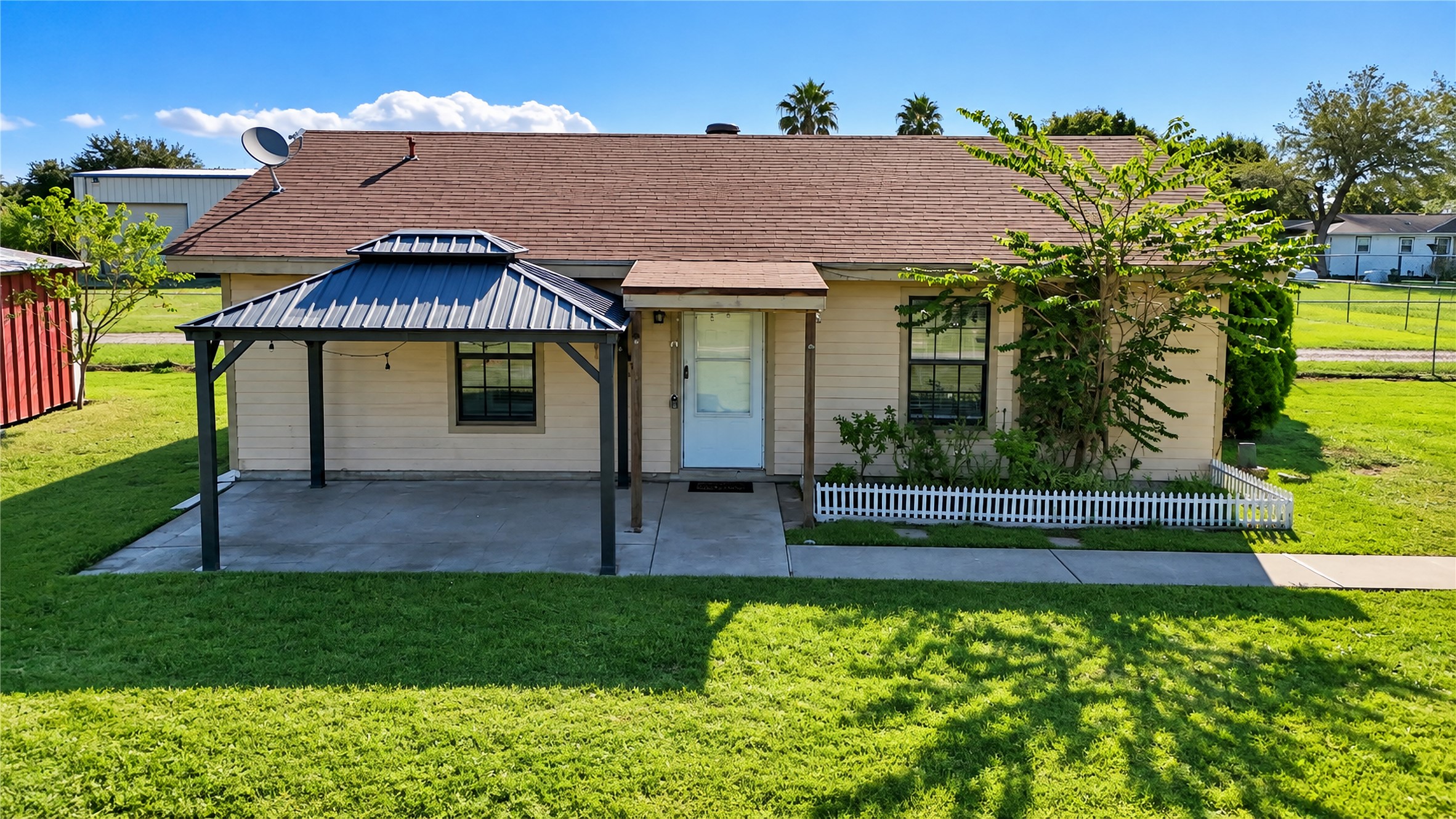 Listing photo 4