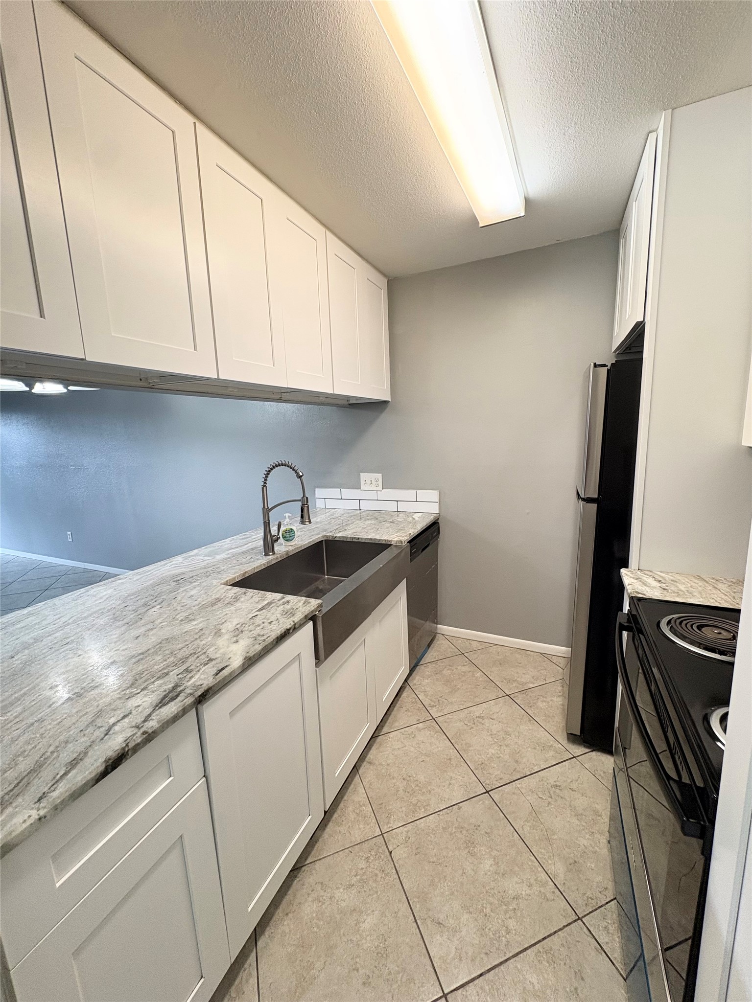 3015 Walnut Bend Lane