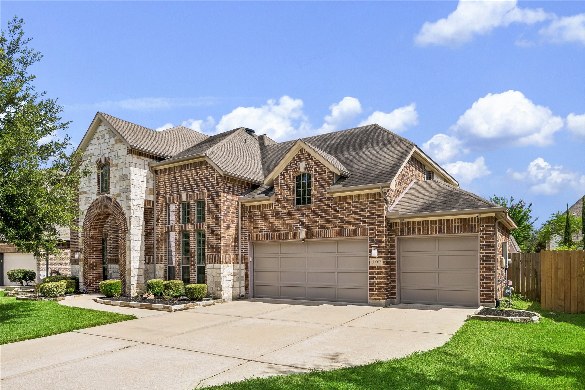 Listing photo 1