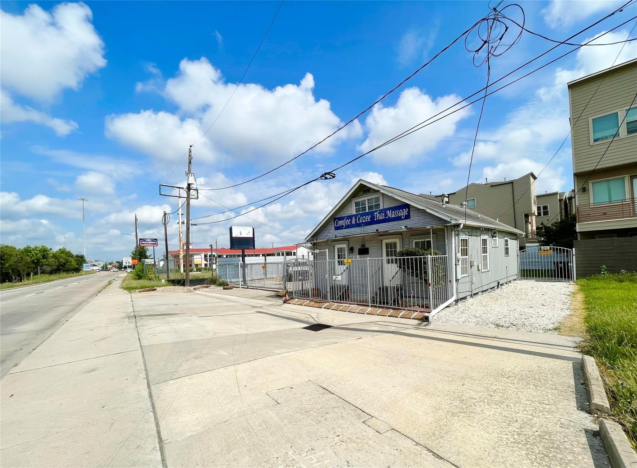 4516 Katy Freeway