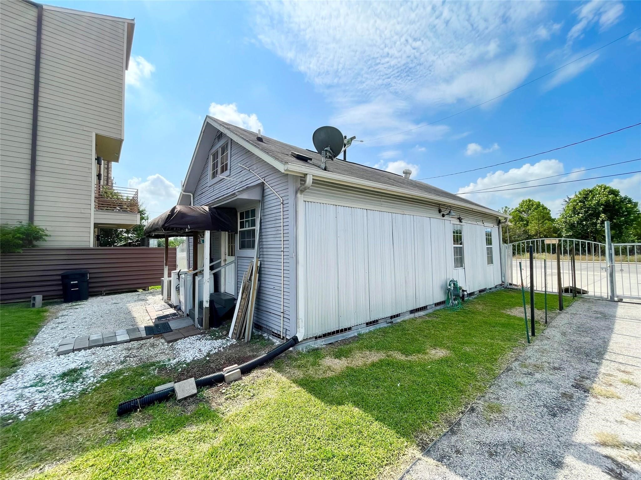Listing photo 3