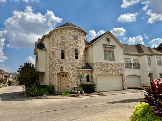 6303 Hermann Lake Drive