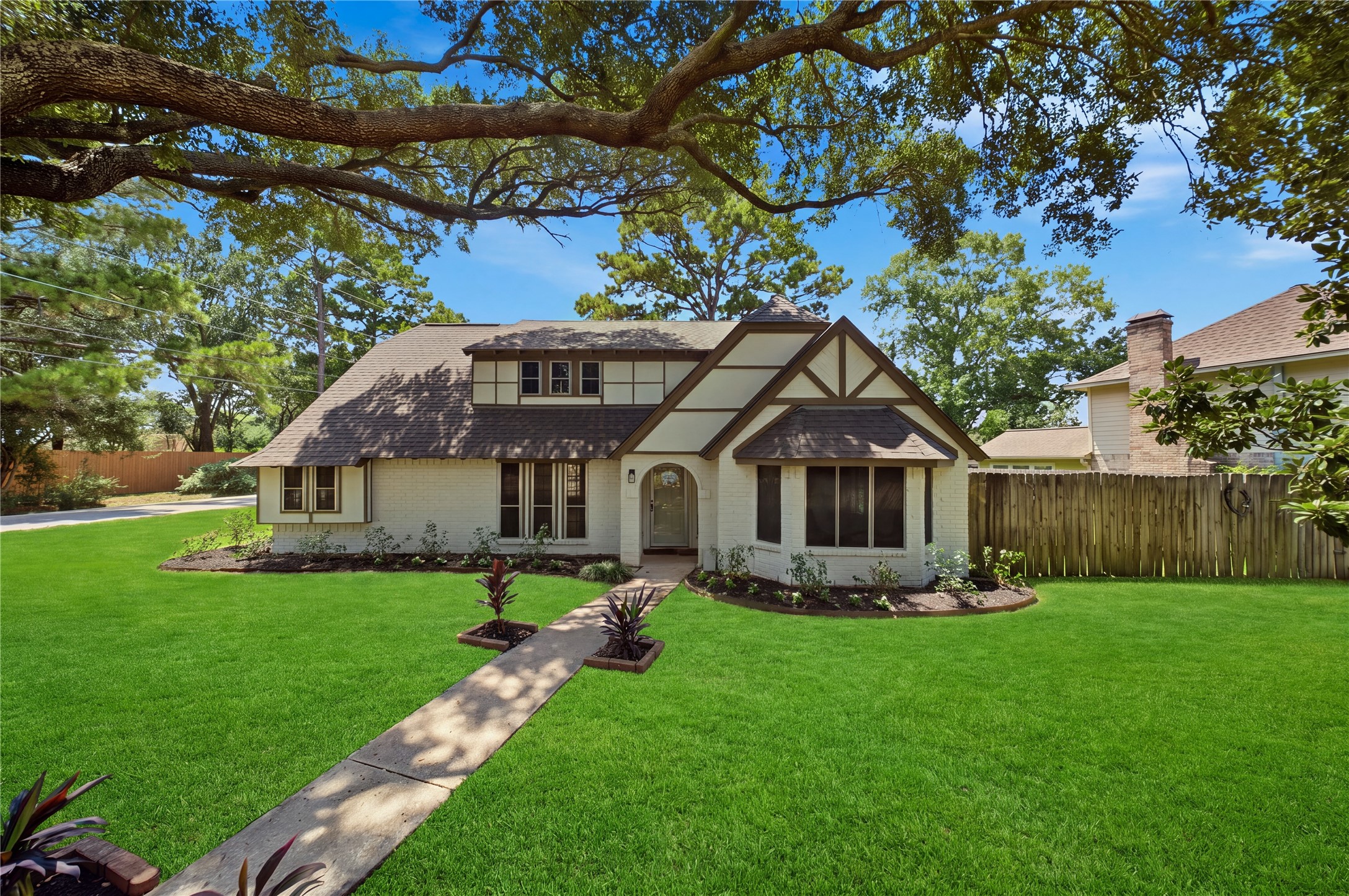 13903 CHARLYNN OAKS DR