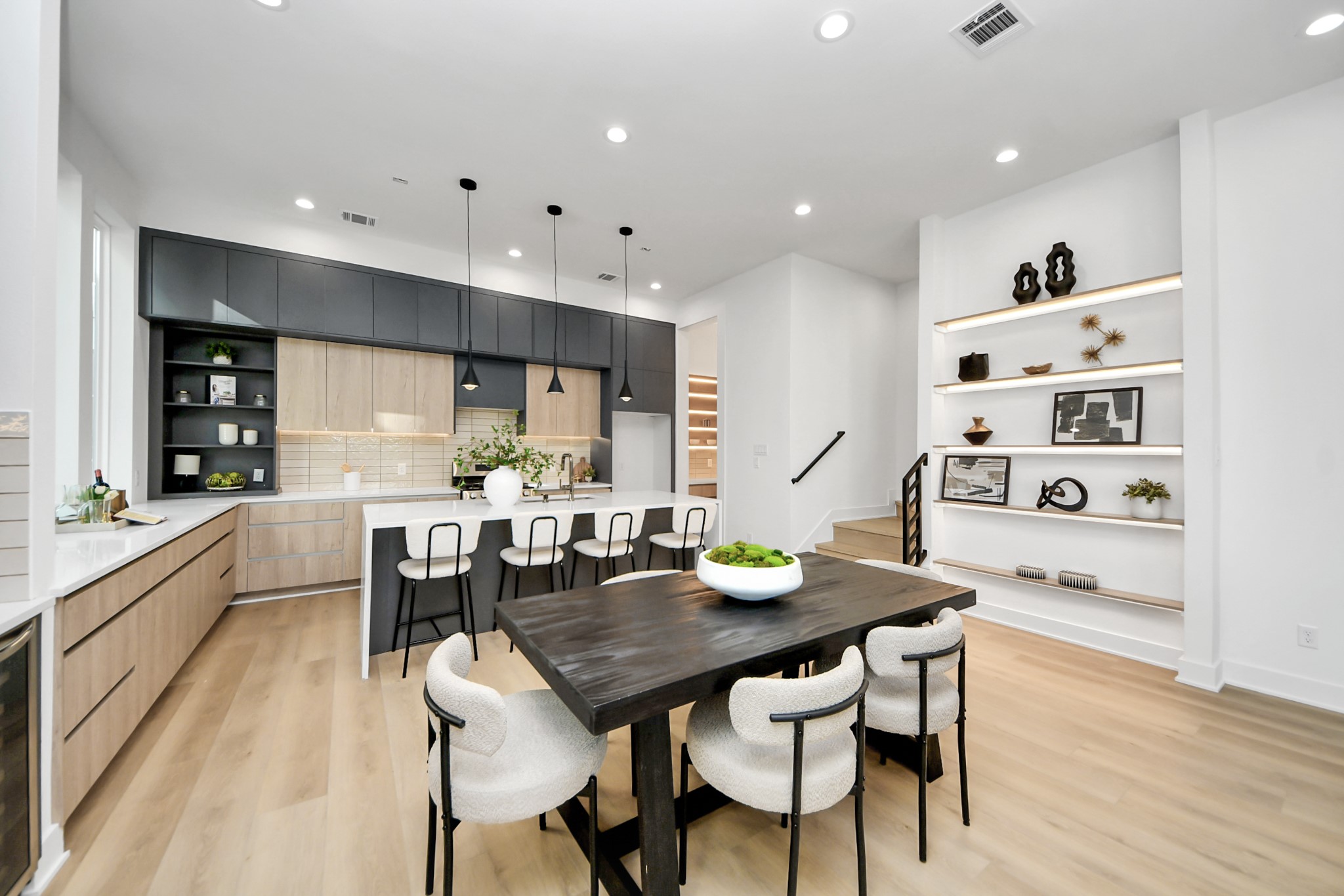 1601 W 25th Street