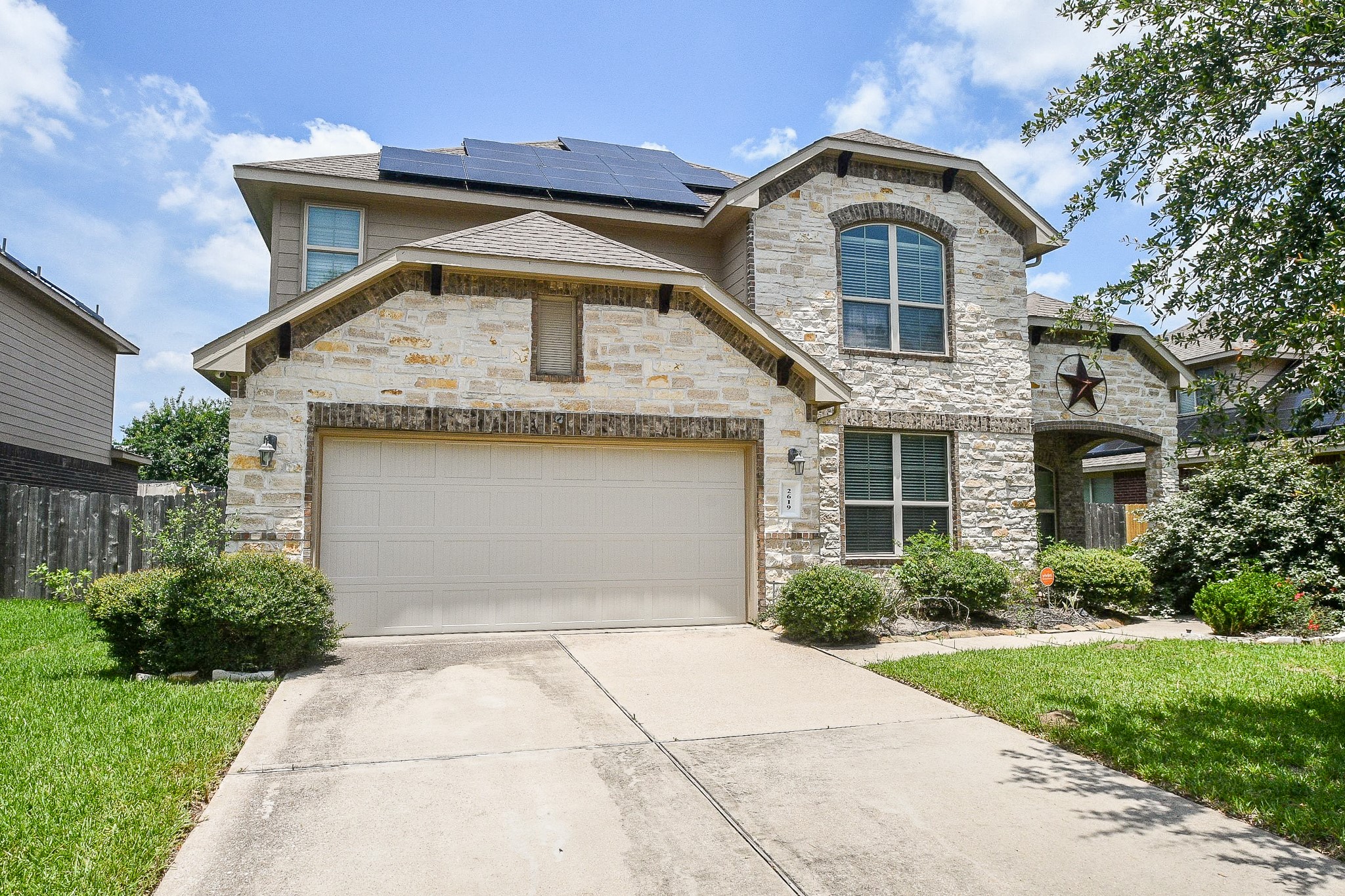 Listing photo 2