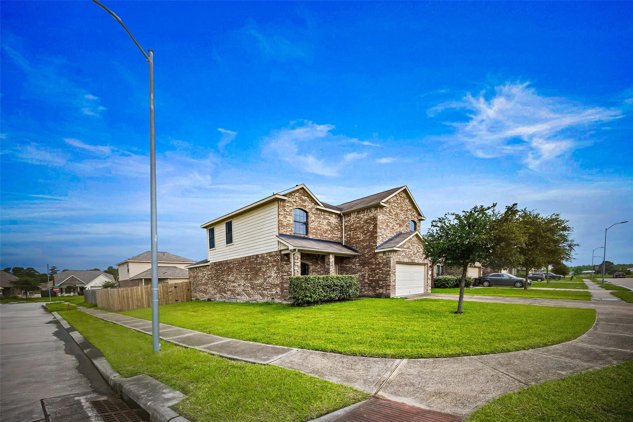 Listing photo 2
