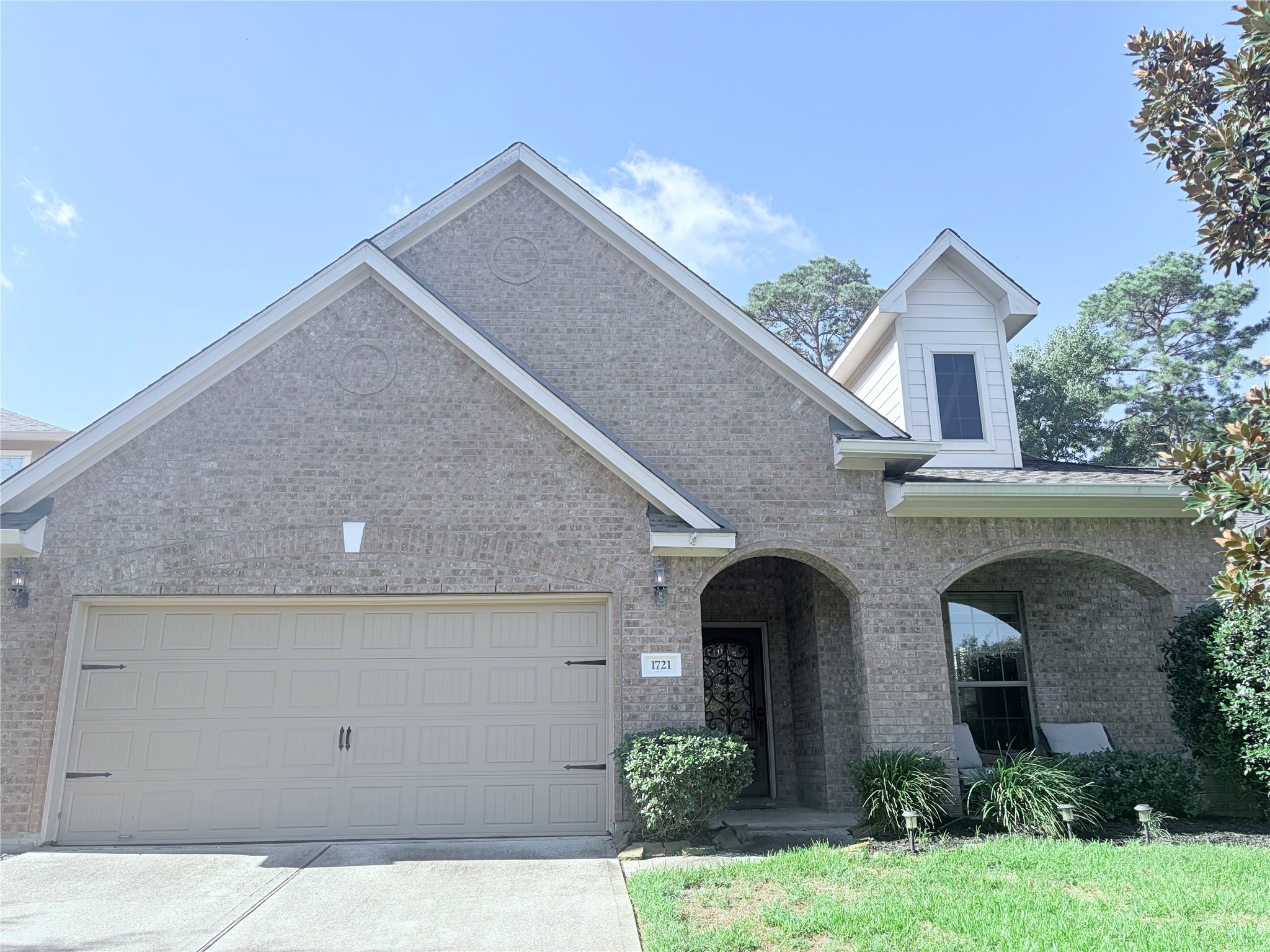 1721 Round Oak Lane