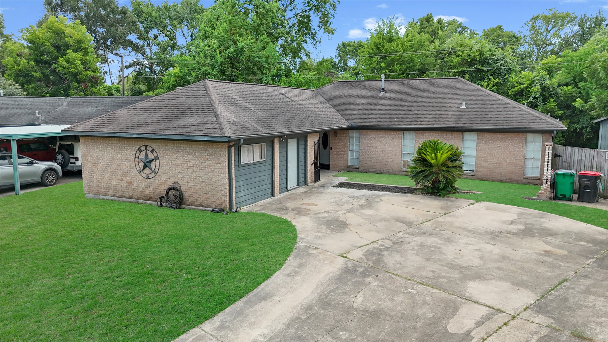 Listing photo 1