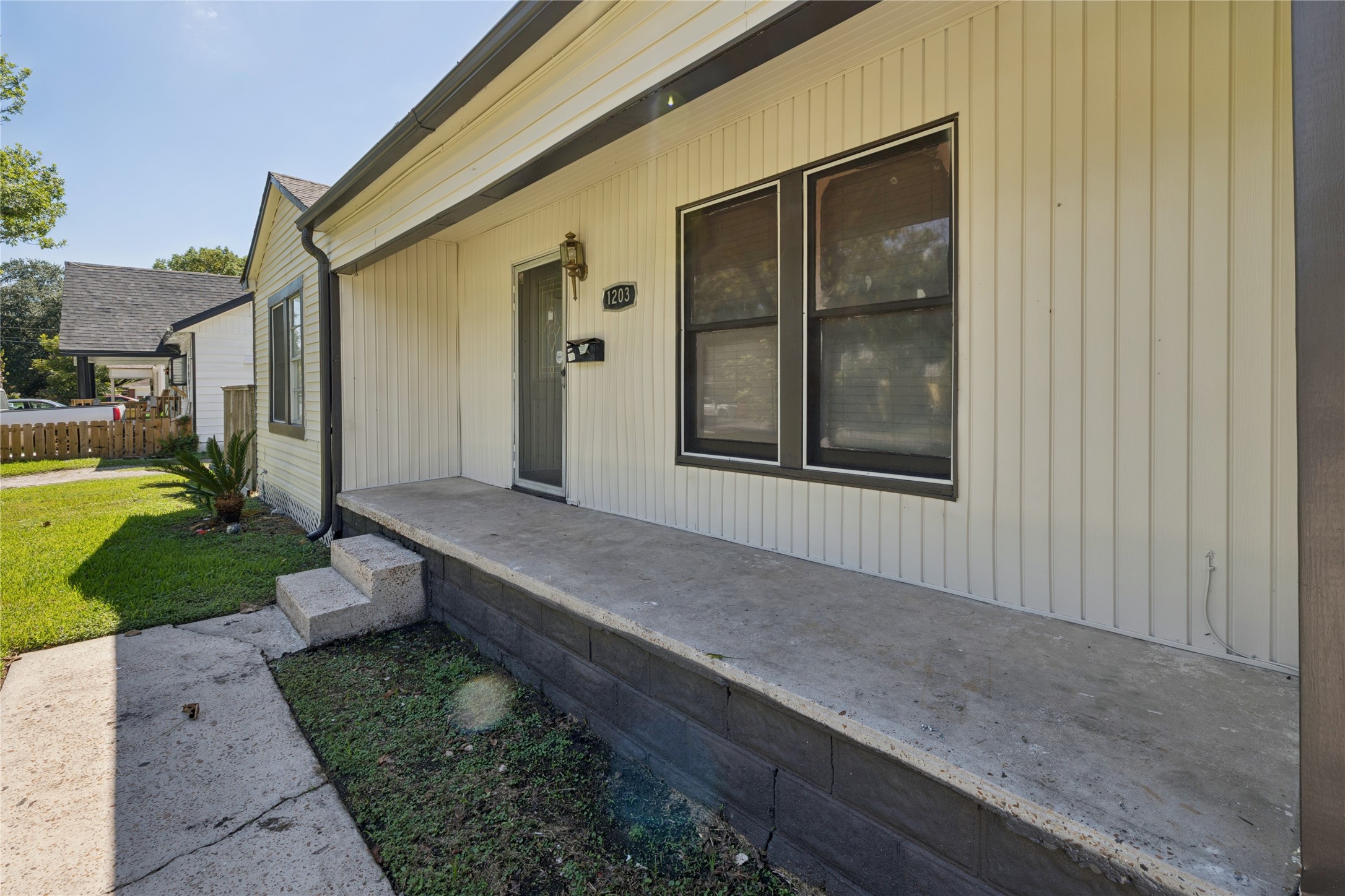 Listing photo 1
