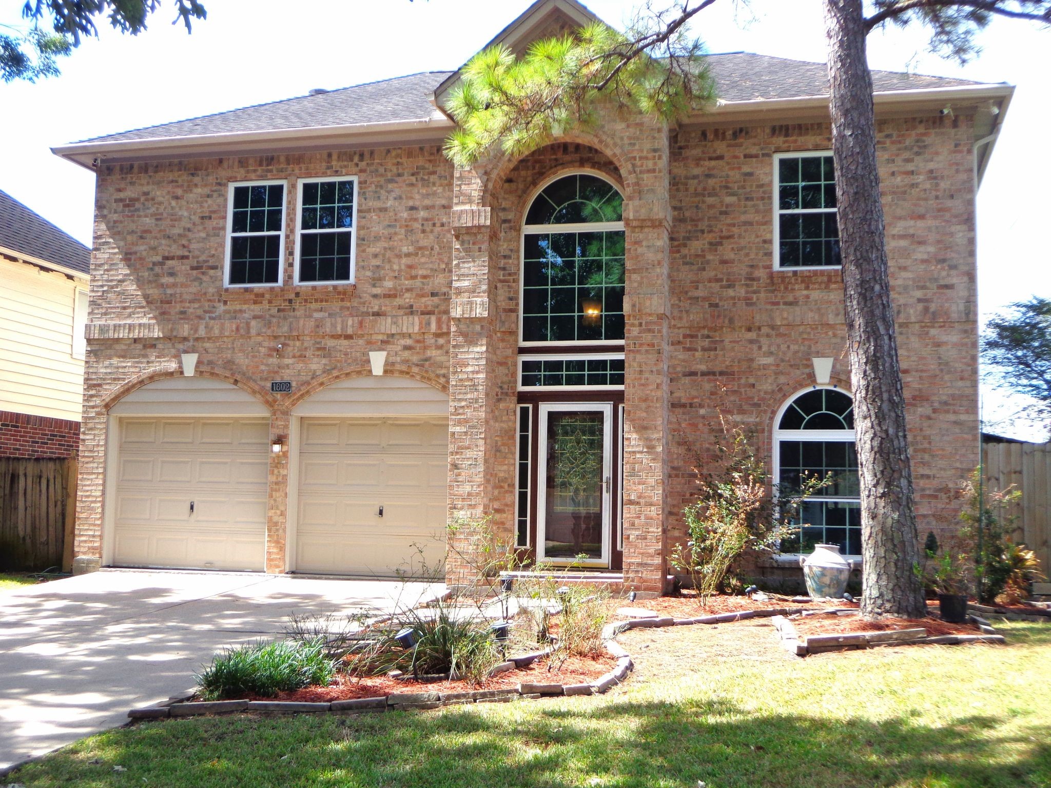 Listing photo 2