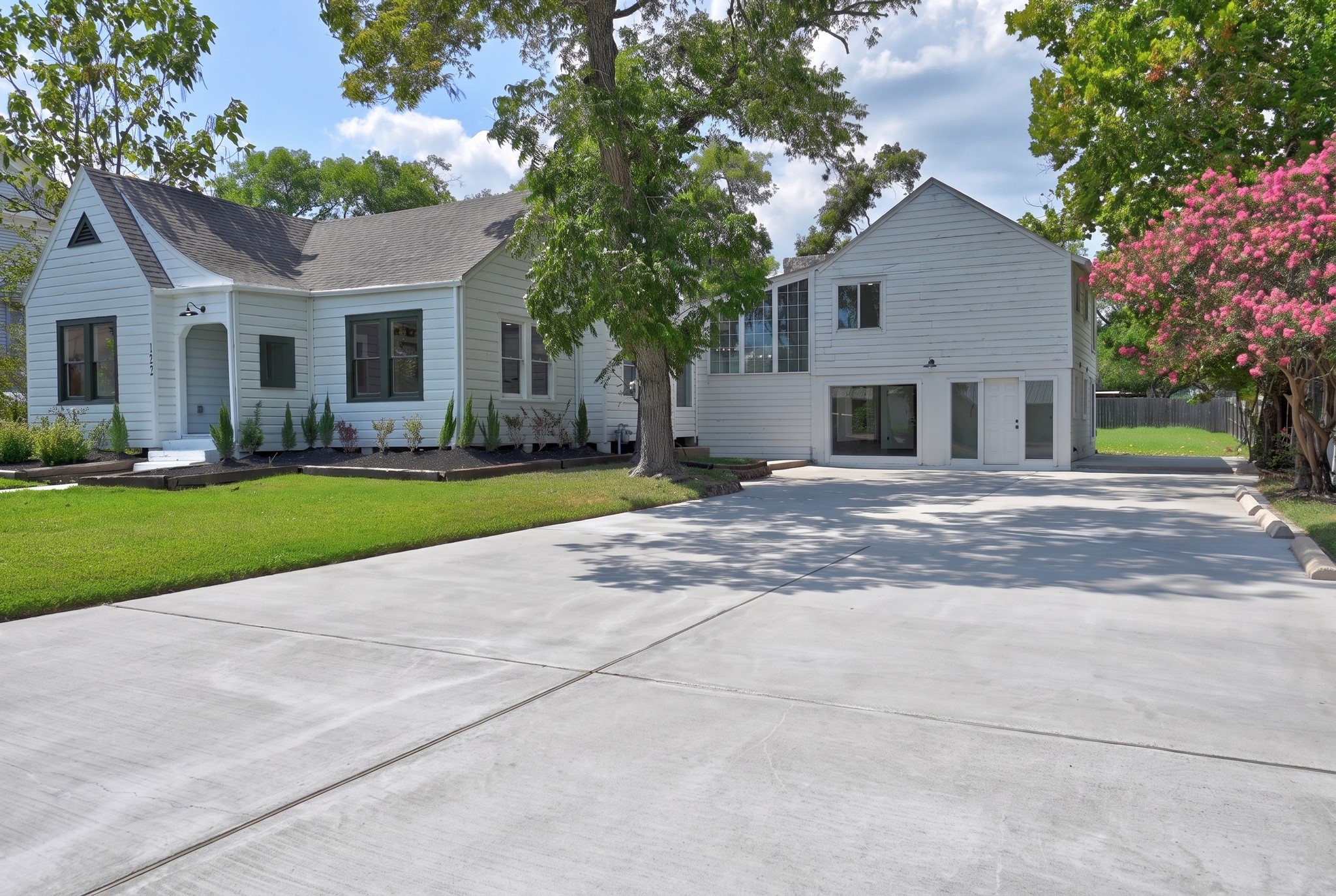122 N Holland Street