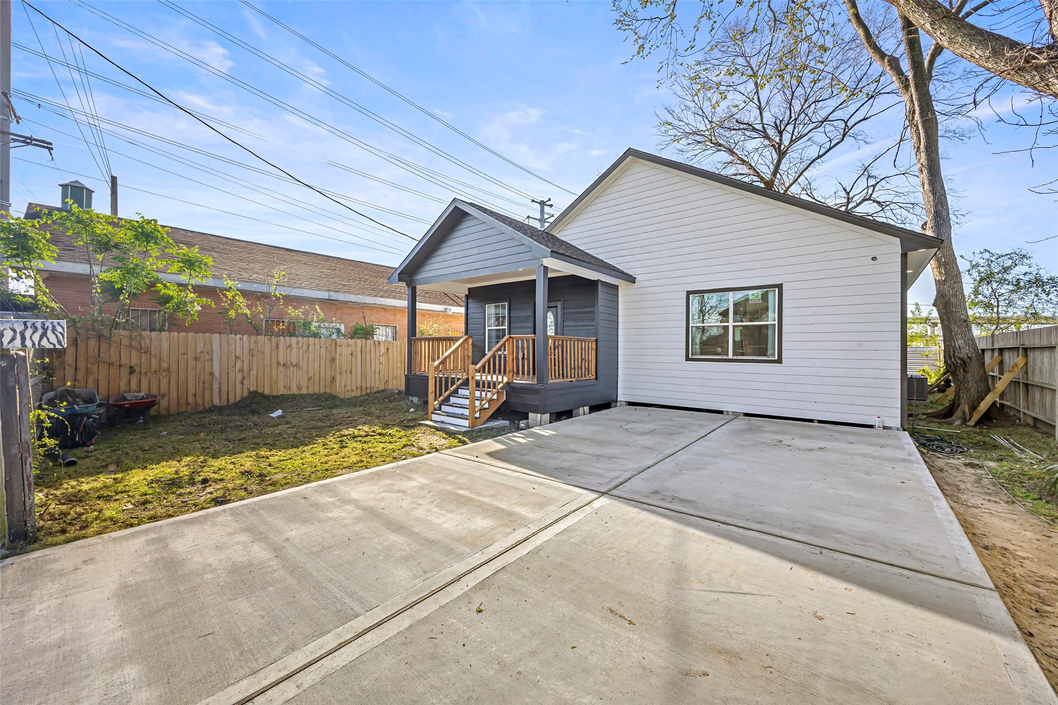Listing photo 3