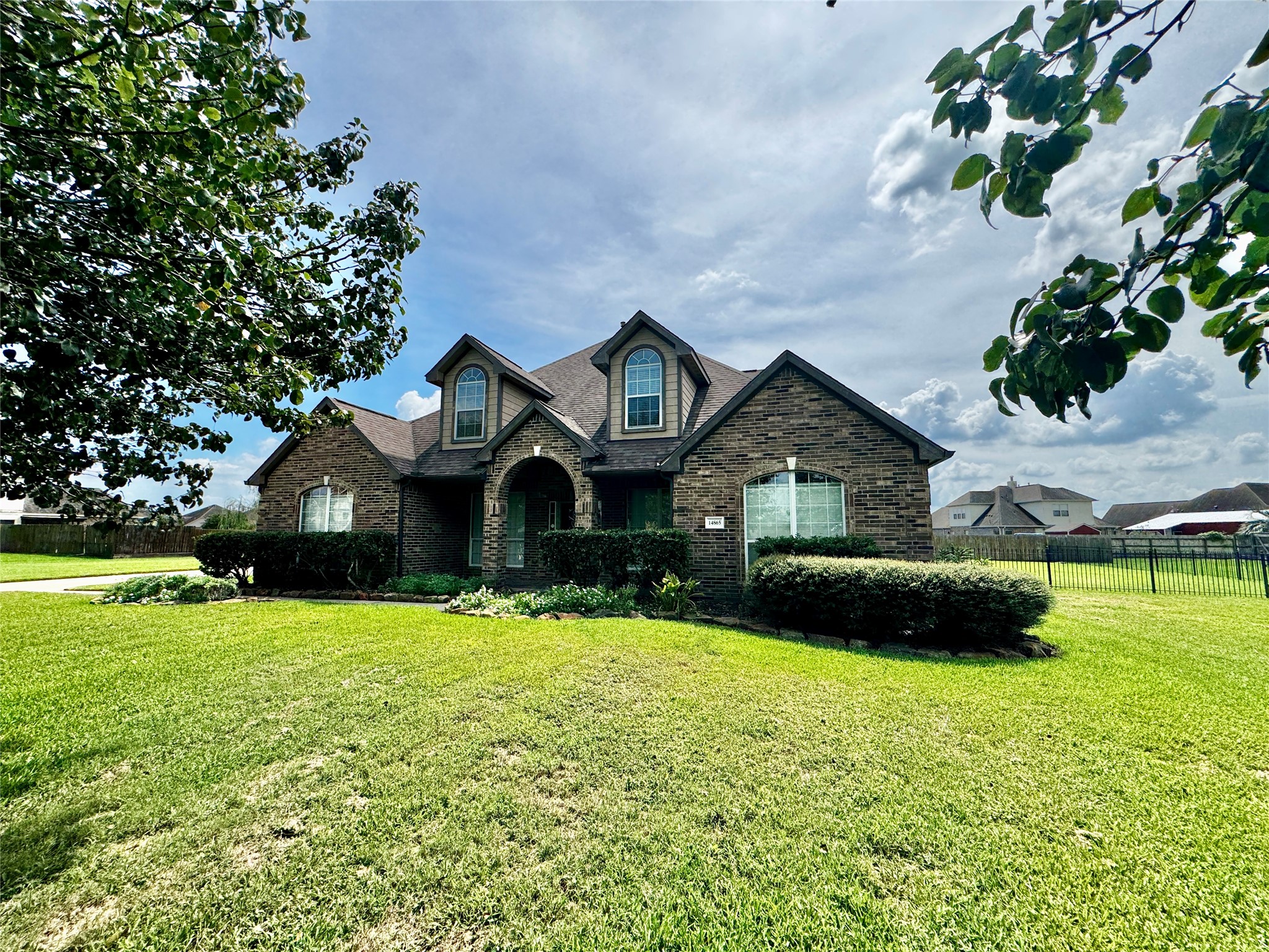 Listing photo 1