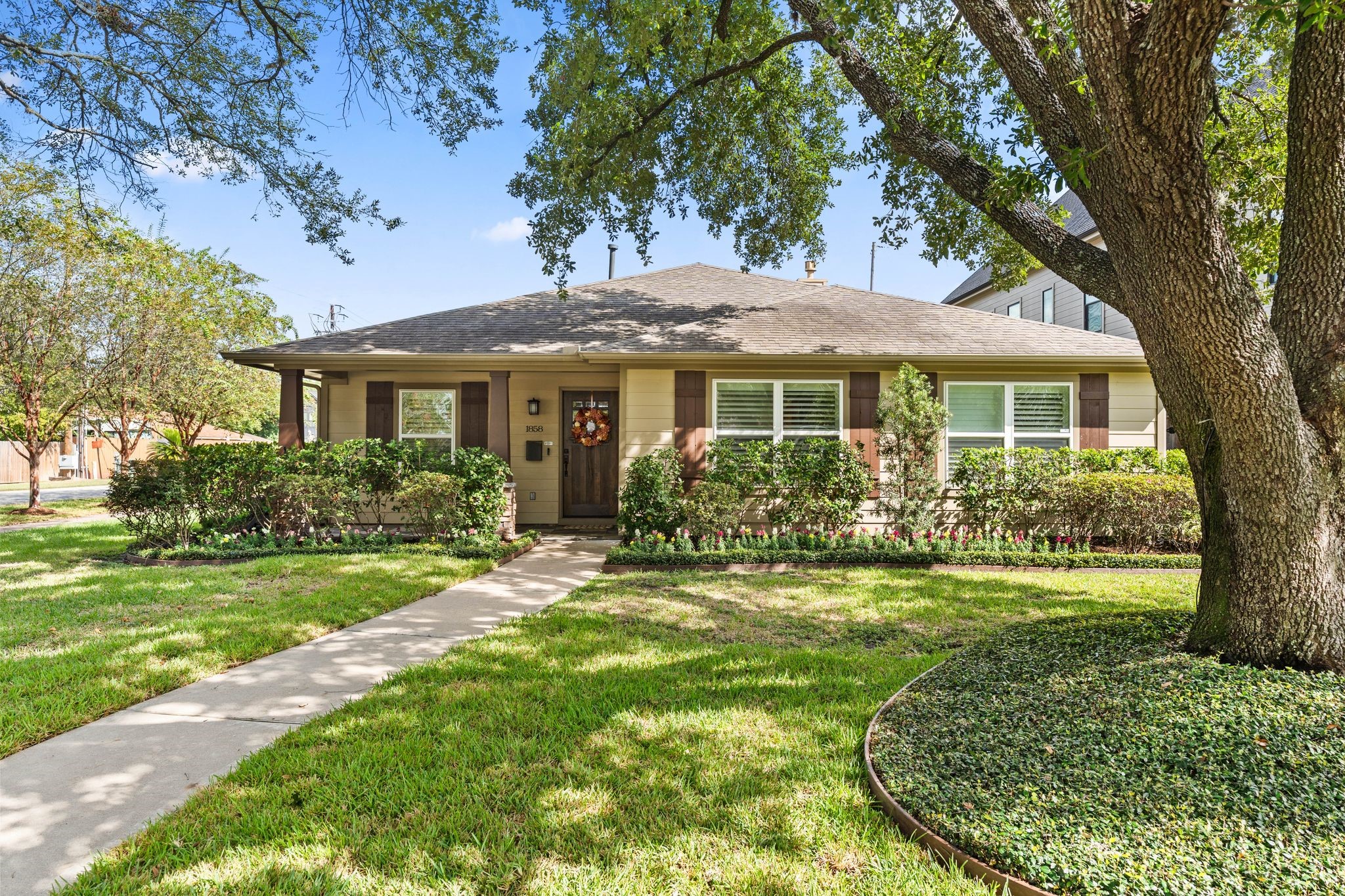 1858 Chantilly Lane