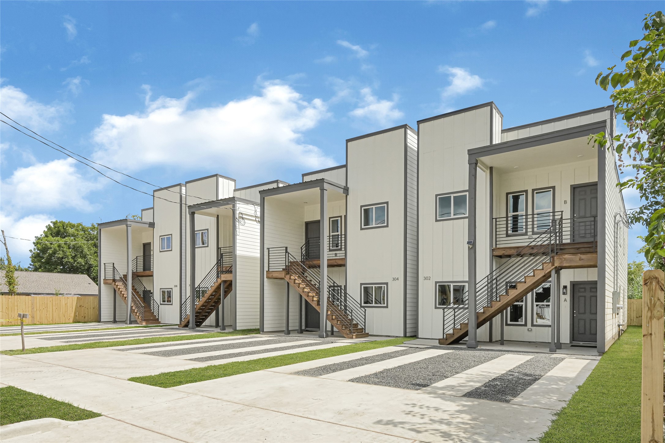 Listing photo 3