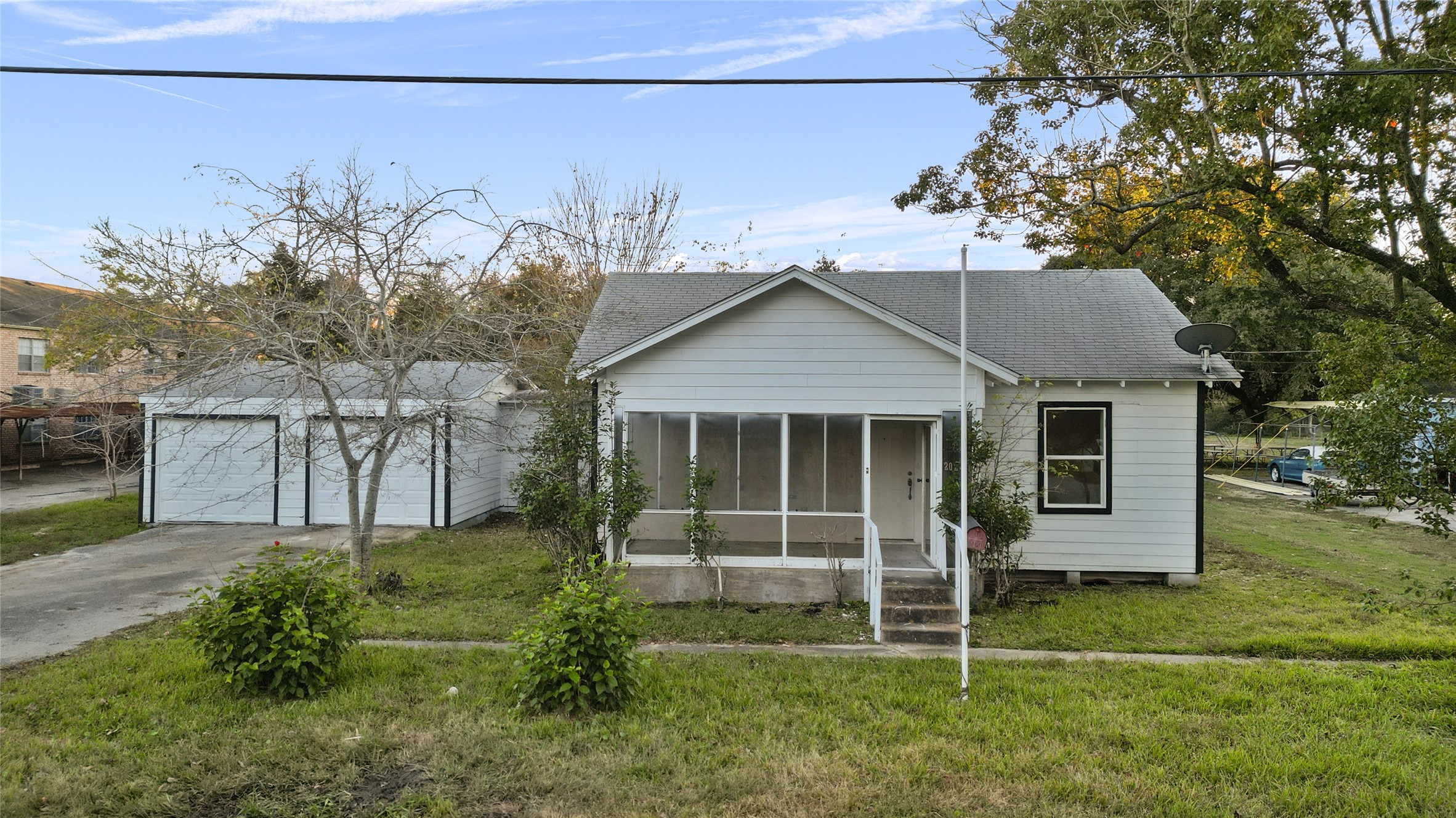 Listing photo 1