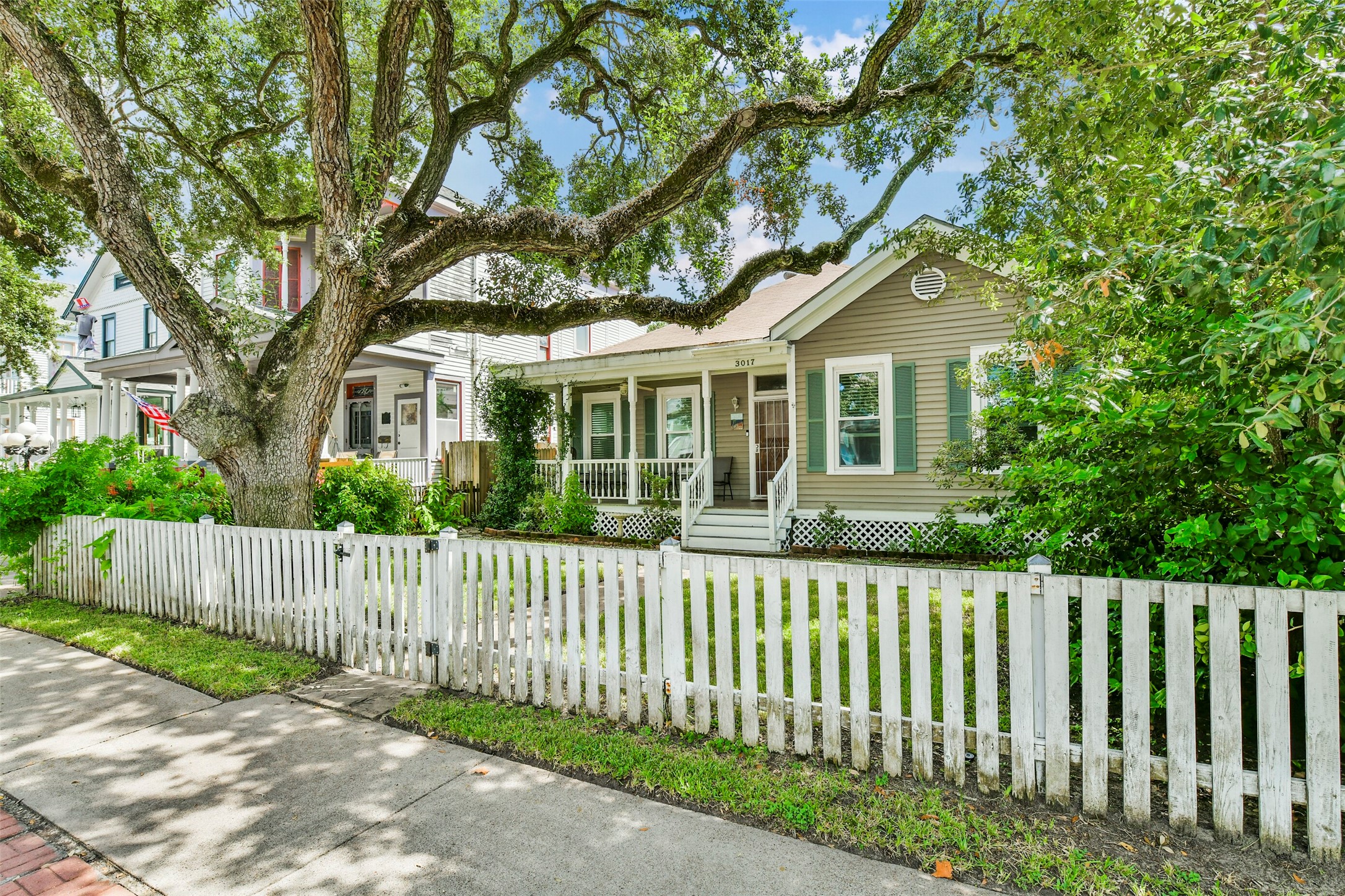 Listing photo 1